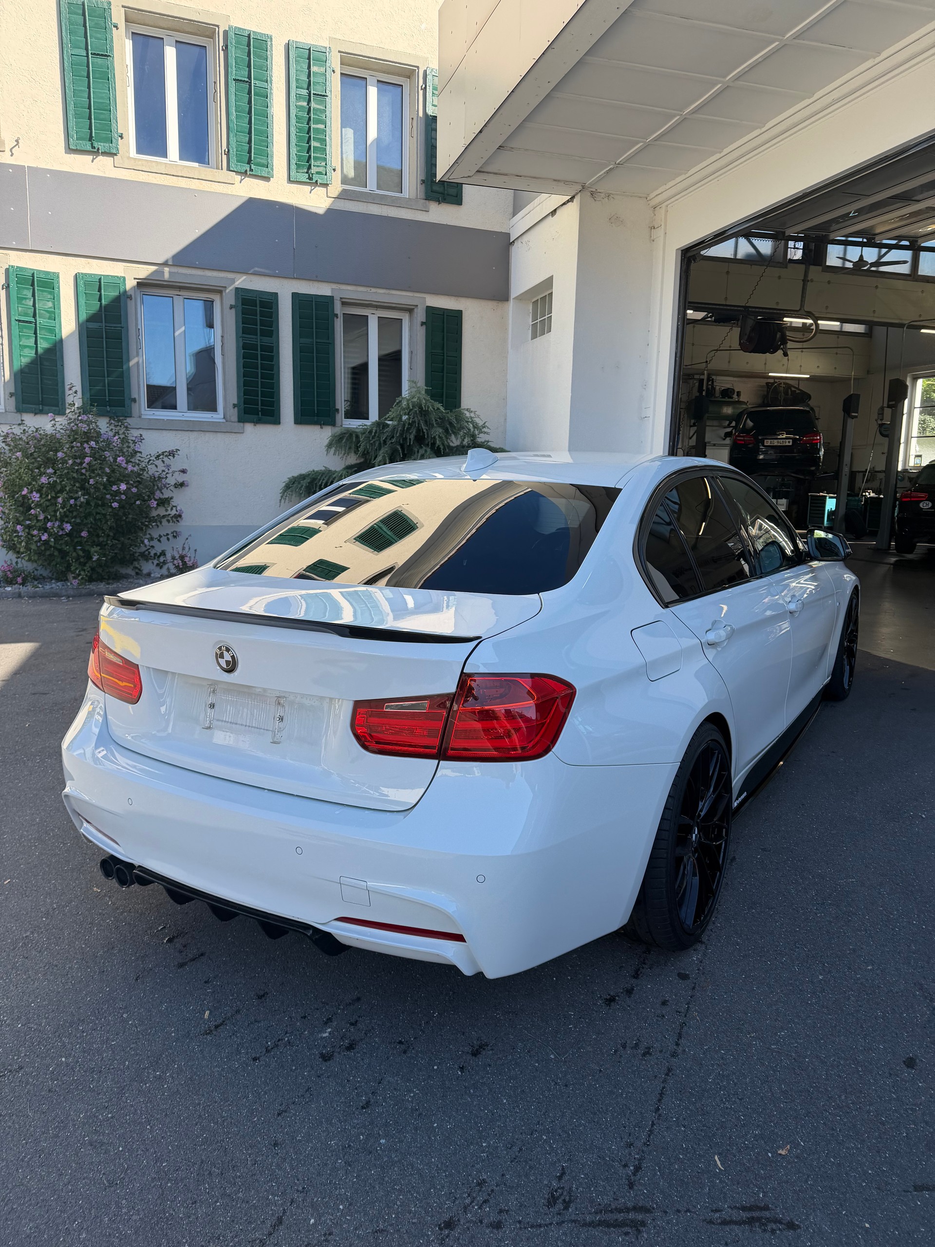 BMW 330d xDrive Steptronic-image-4