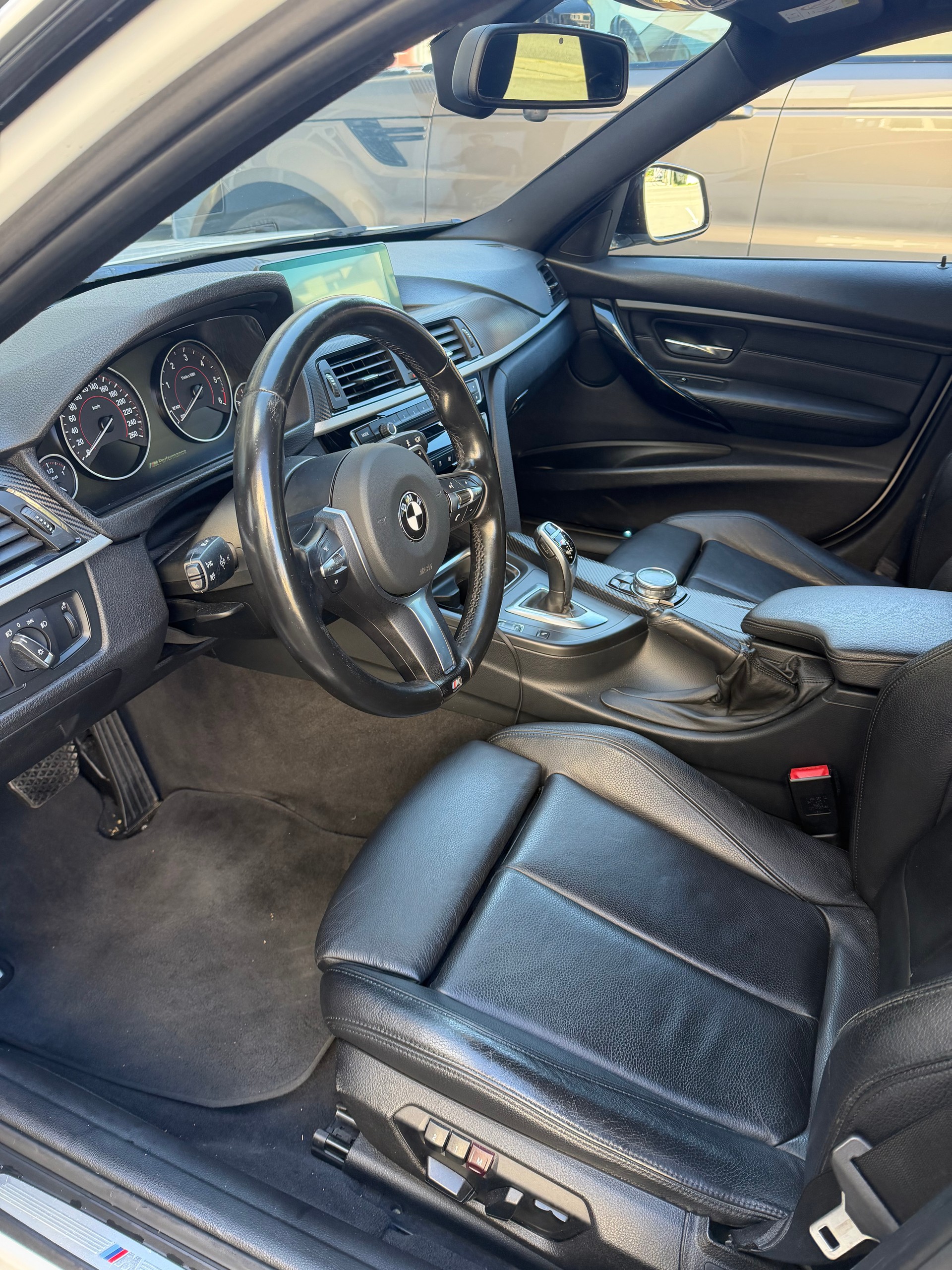 BMW 330d xDrive Steptronic-image-11