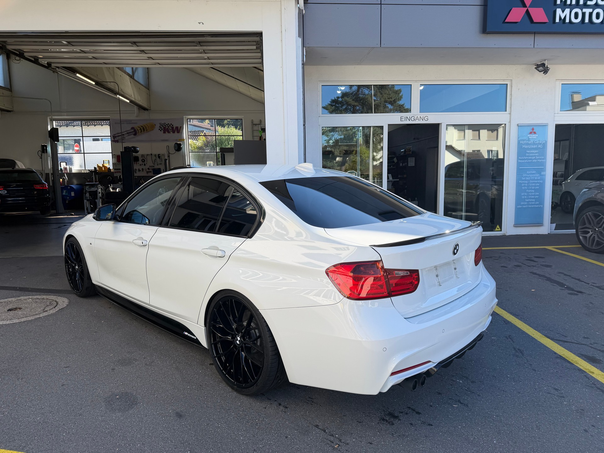 BMW 330d xDrive Steptronic-image-5
