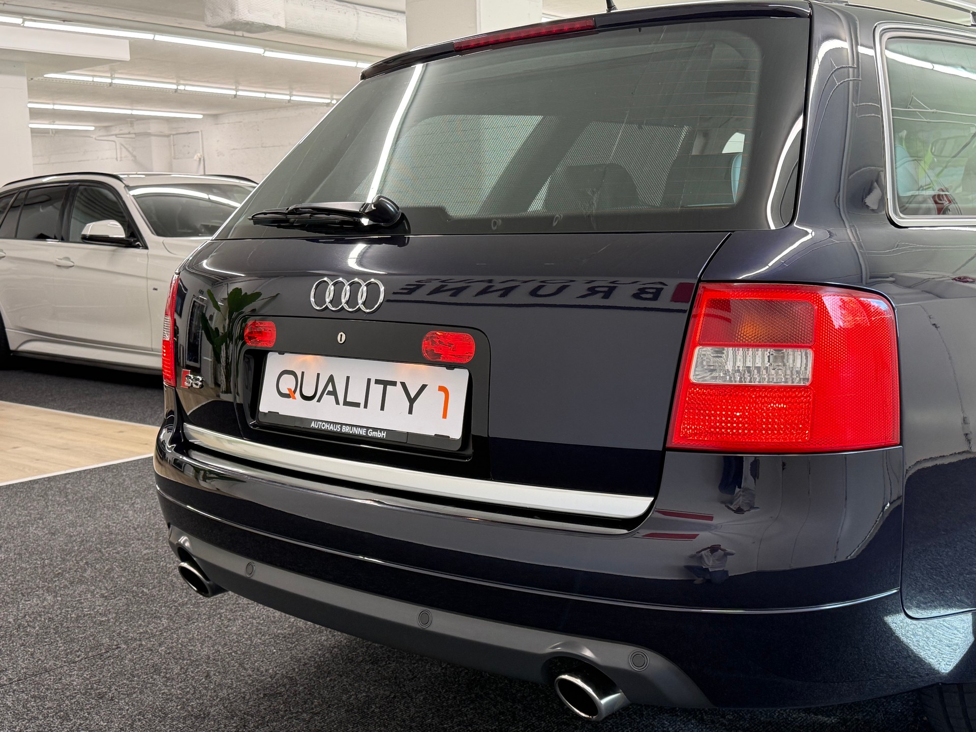 AUDI S6 Avant quattro tiptronic-image-8