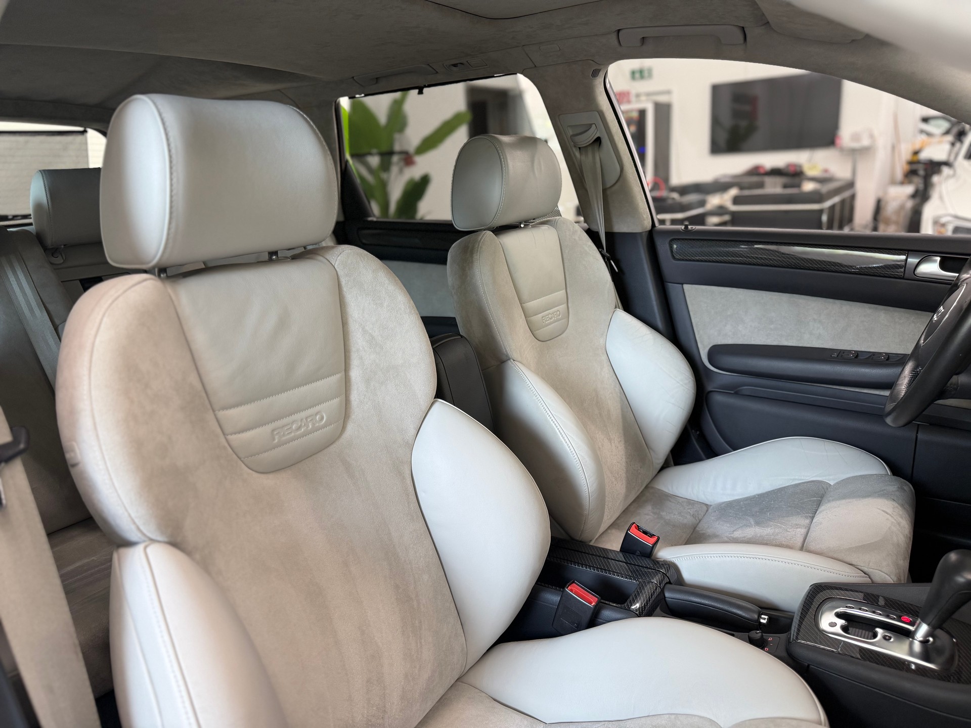 AUDI S6 Avant quattro tiptronic-image-26
