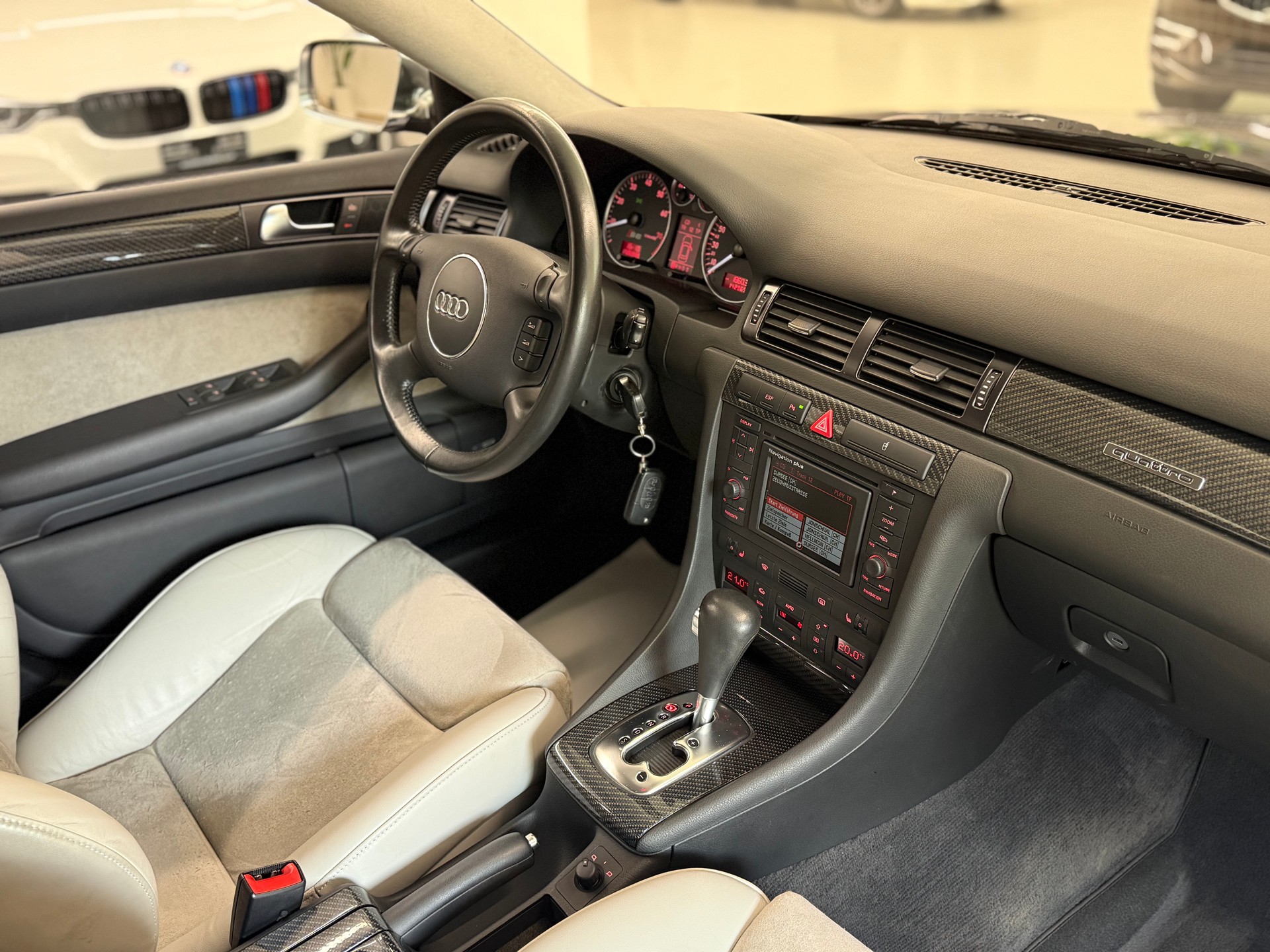 AUDI S6 Avant quattro tiptronic-image-24