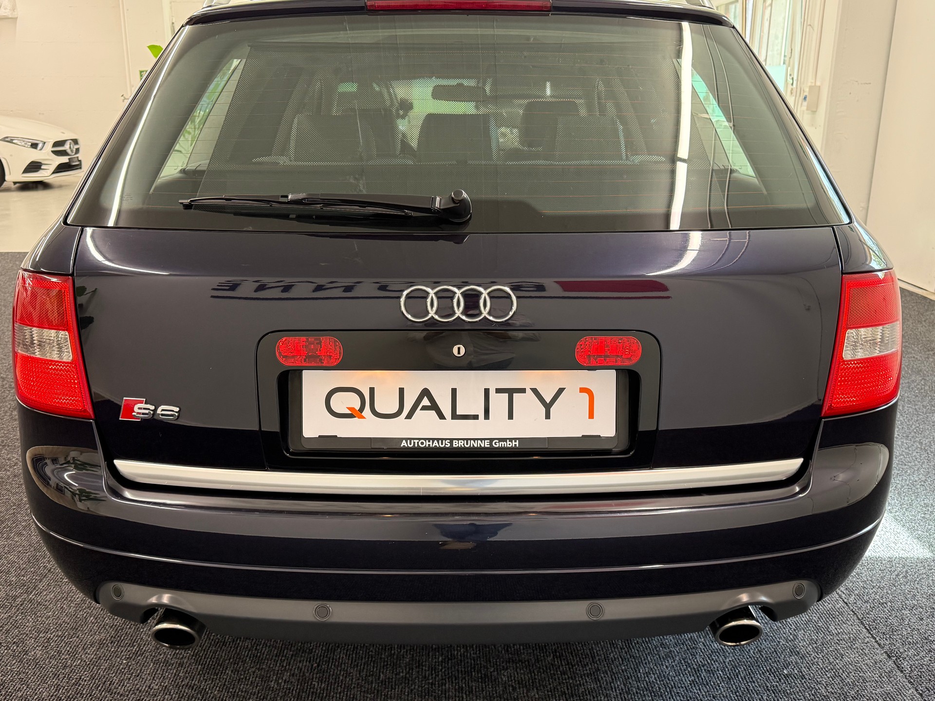 AUDI S6 Avant quattro tiptronic-image-7
