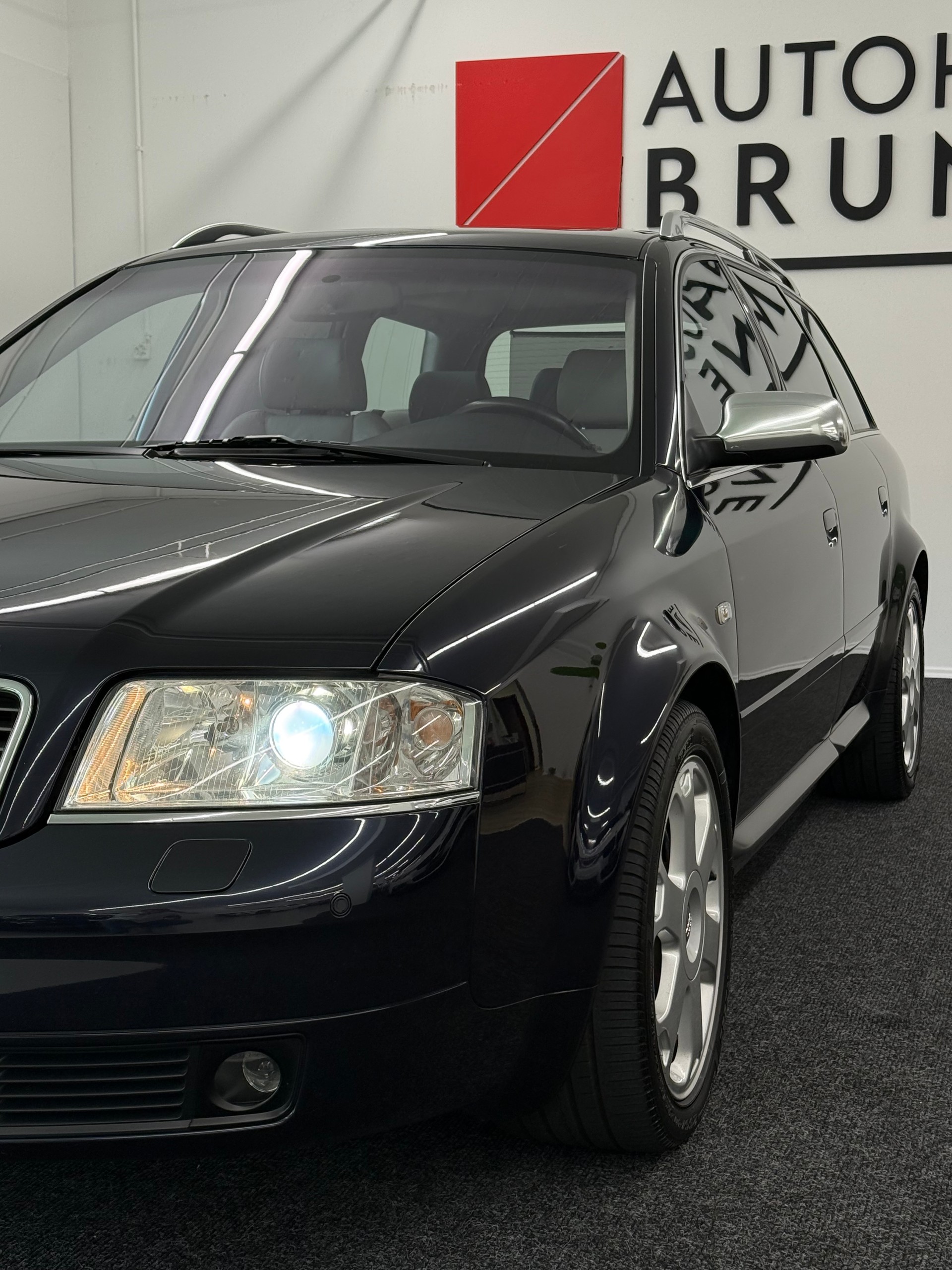 AUDI S6 Avant quattro tiptronic-image-10