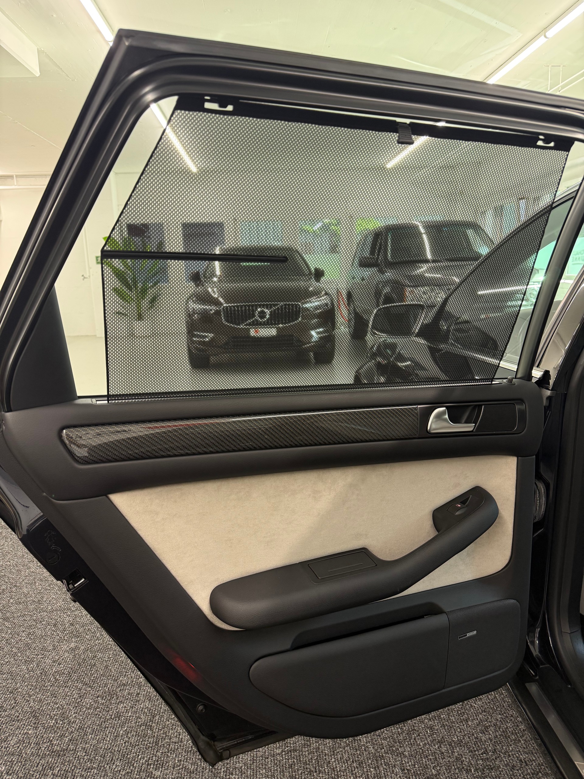AUDI S6 Avant quattro tiptronic-image-16