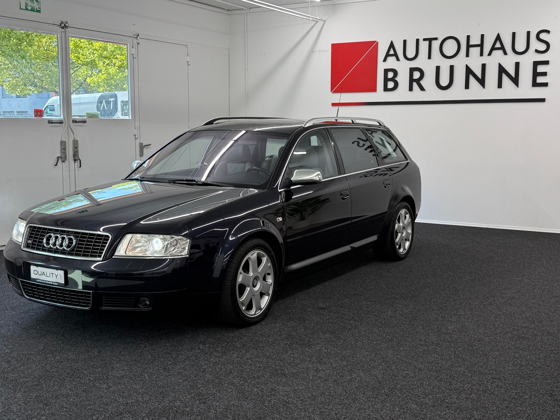 AUDI S6 Avant quattro tiptronic-image-0