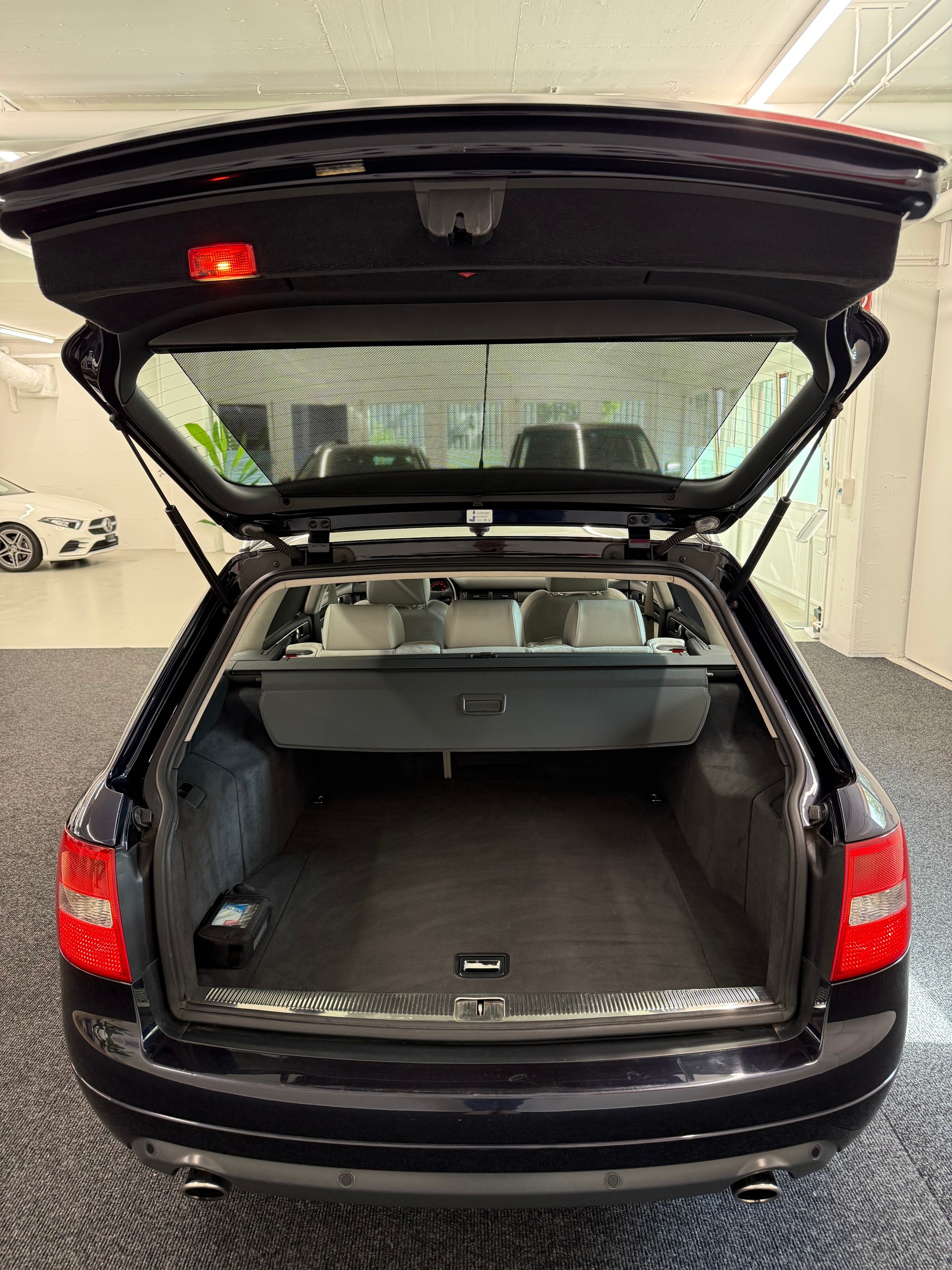 AUDI S6 Avant quattro tiptronic-image-6