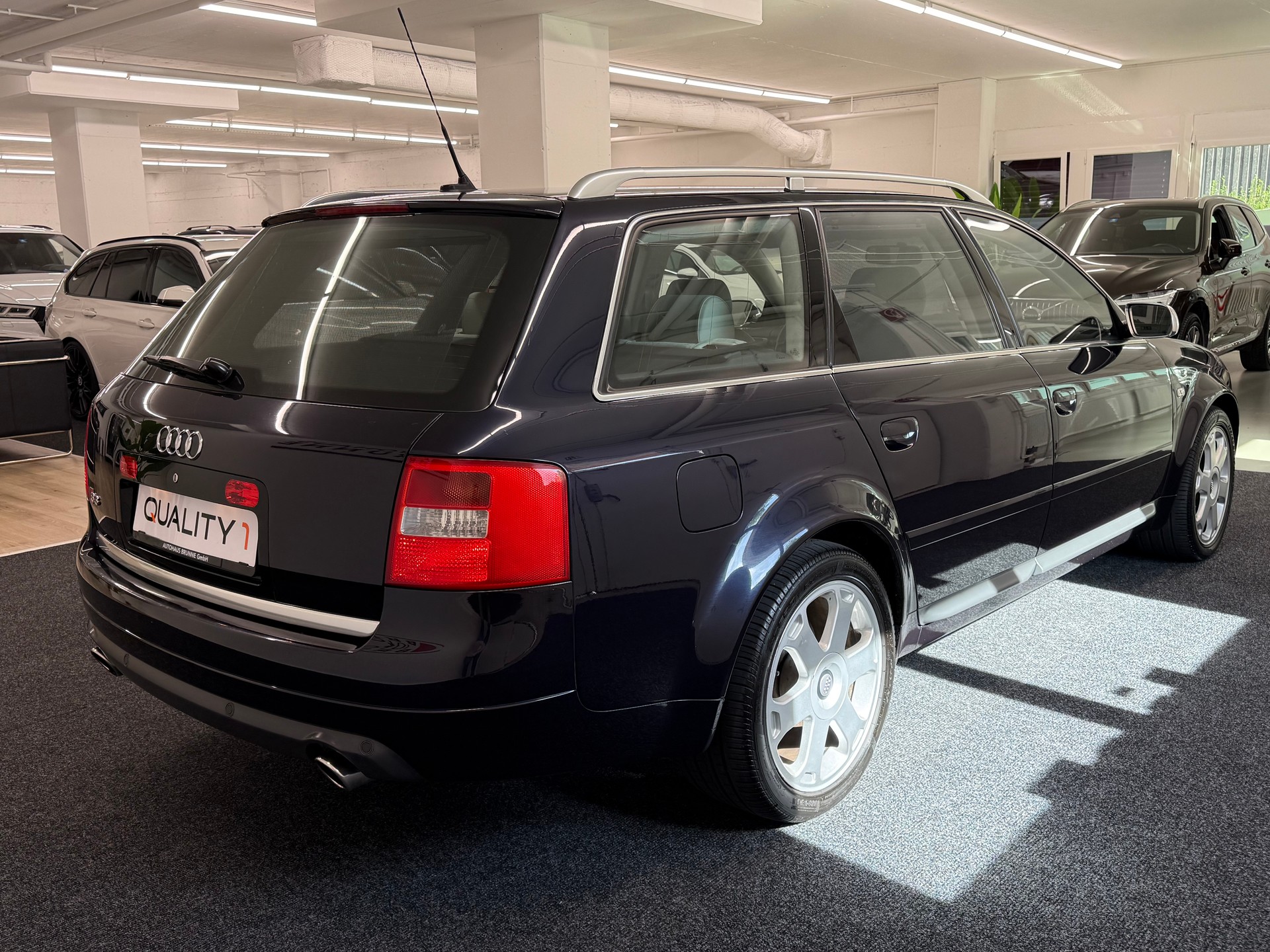 AUDI S6 Avant quattro tiptronic-image-9