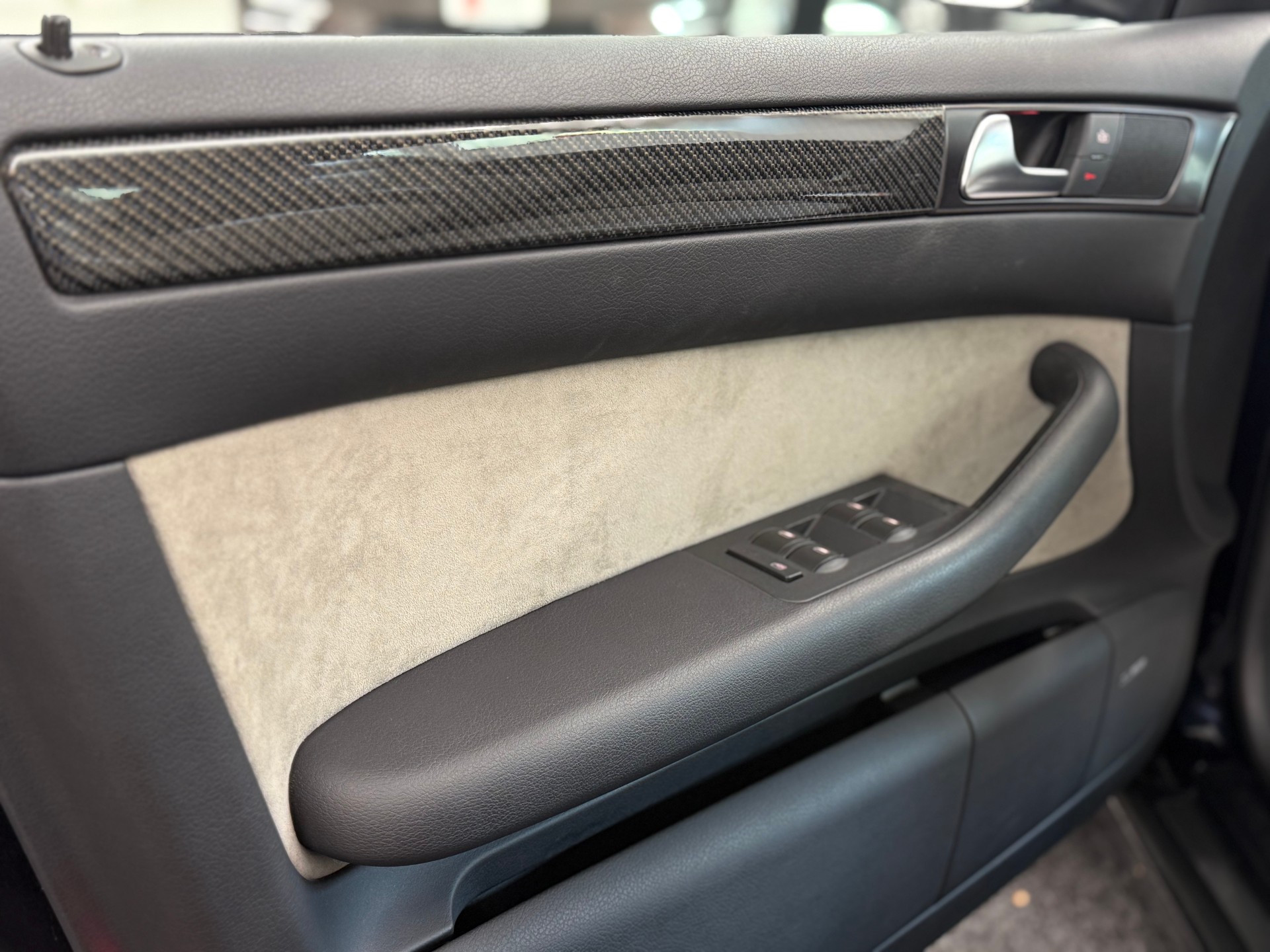 AUDI S6 Avant quattro tiptronic-image-17
