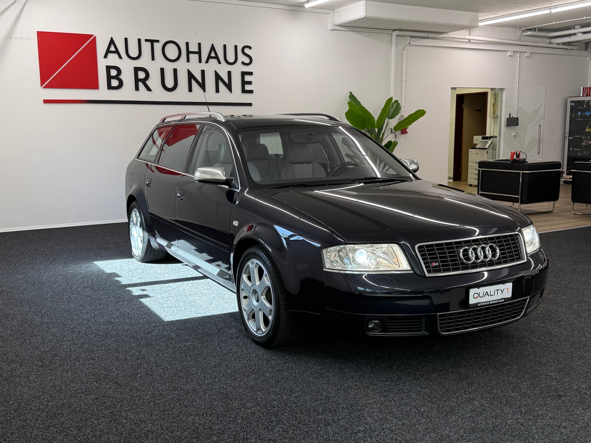 AUDI S6 Avant quattro tiptronic-image-2