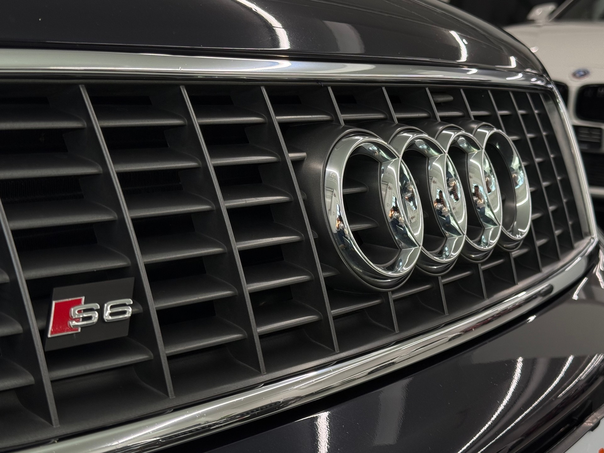 AUDI S6 Avant quattro tiptronic-image-12