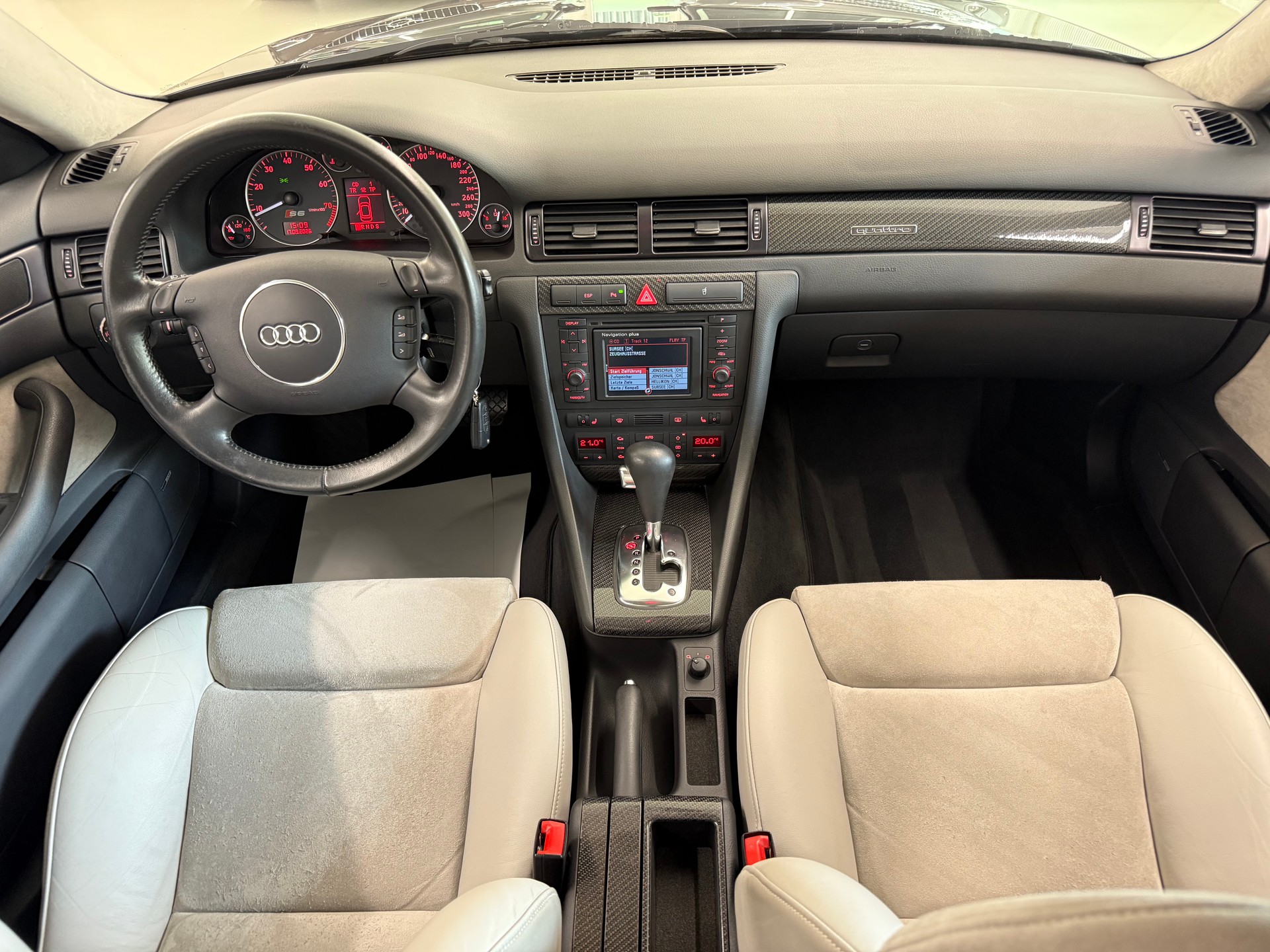AUDI S6 Avant quattro tiptronic-image-22