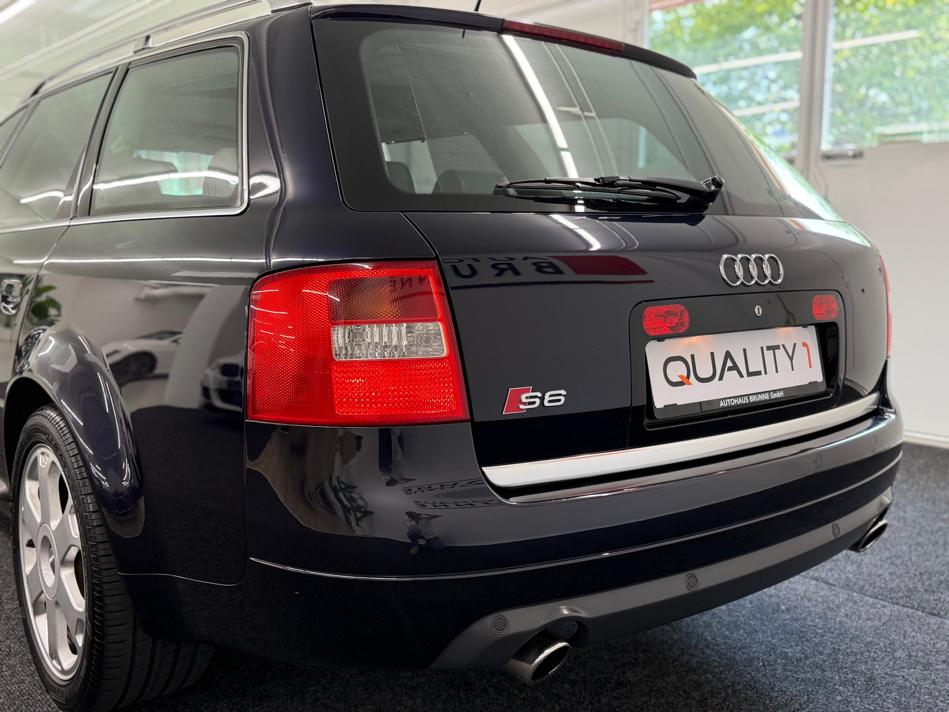 AUDI S6 Avant quattro tiptronic-image-5