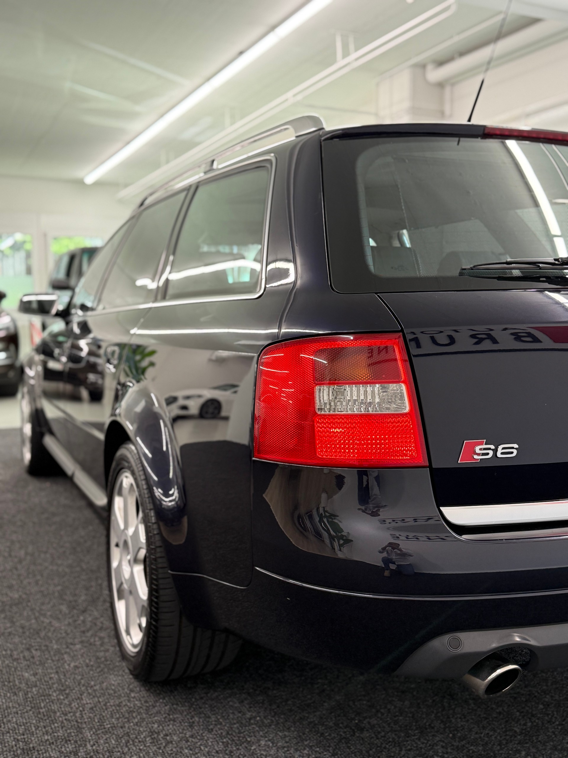 AUDI S6 Avant quattro tiptronic-image-4