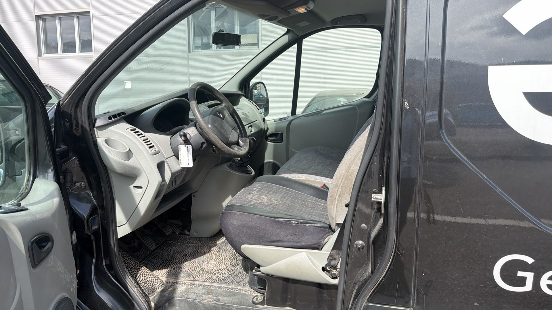 RENAULT Trafic 2.0 dCi 90 2.7t L1H1-image-5