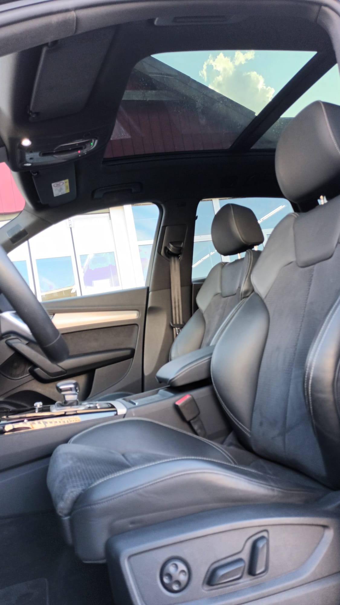 AUDI Q5 40 TDI S-line quattro S-tronic-image-12