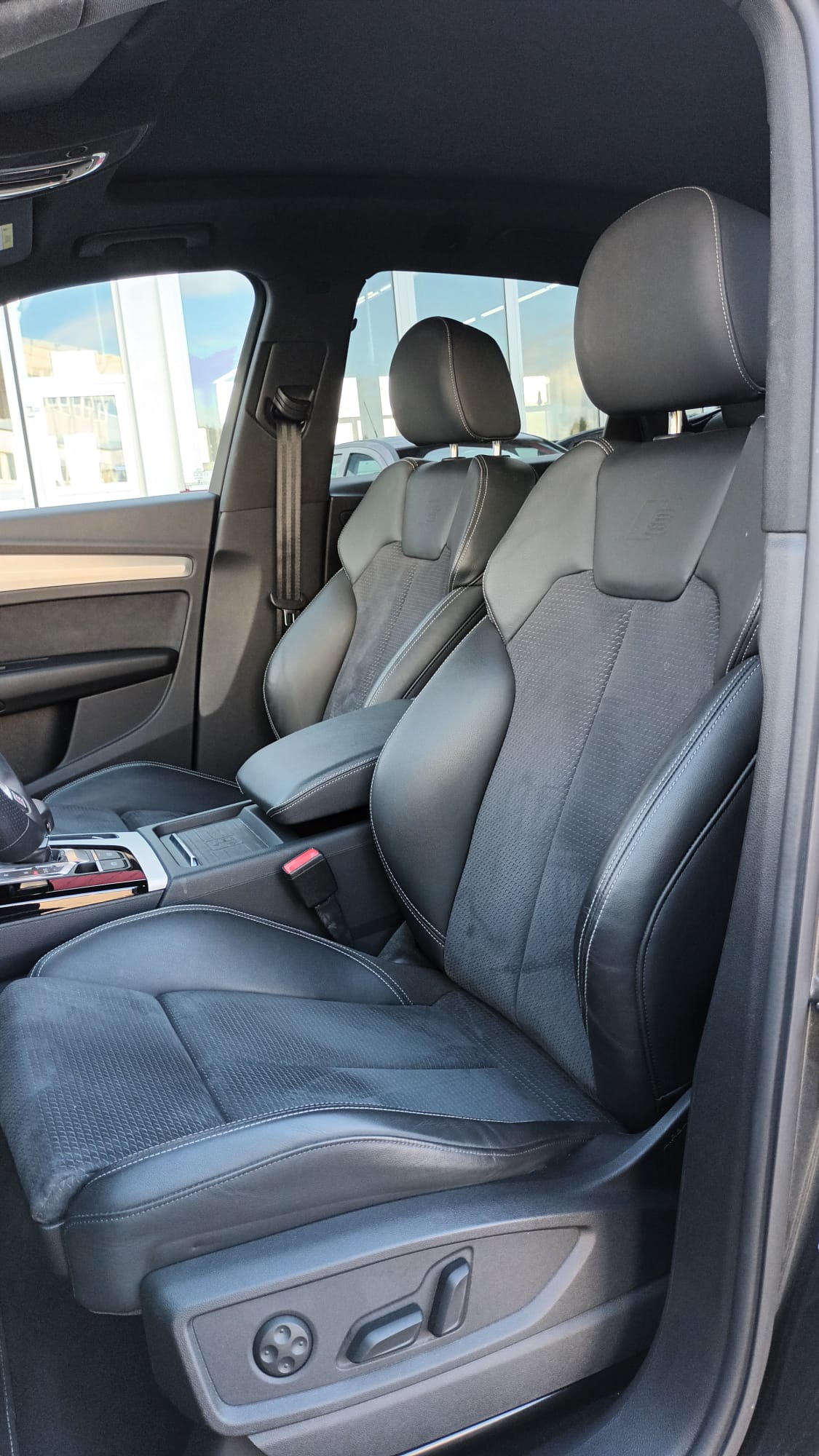 AUDI Q5 40 TDI S-line quattro S-tronic-image-11