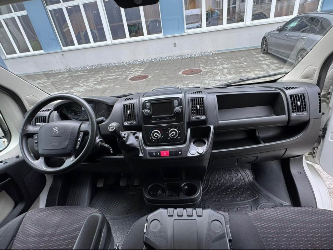 PEUGEOT Boxer 2.0 HDI 333 Allure L2H2-image-5