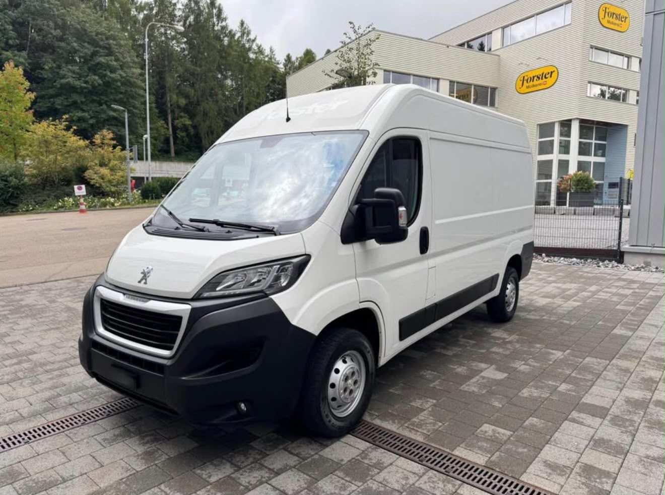PEUGEOT Boxer 2.0 HDI 333 Allure L2H2-image-4