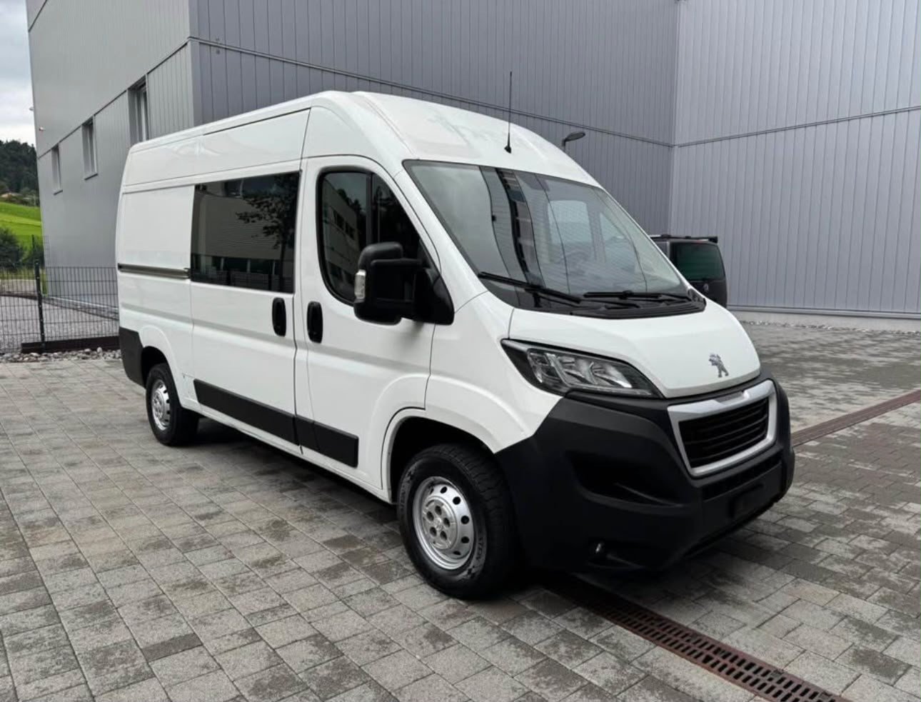 PEUGEOT Boxer 2.0 HDI 333 Allure L2H2-image-1