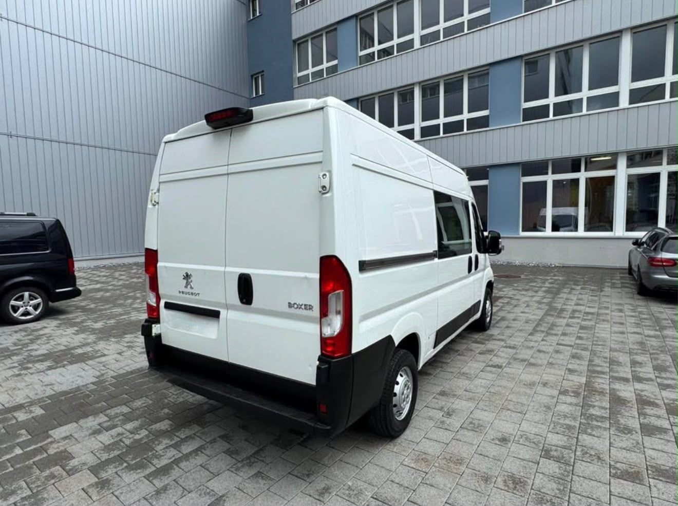 PEUGEOT Boxer 2.0 HDI 333 Allure L2H2-image-7