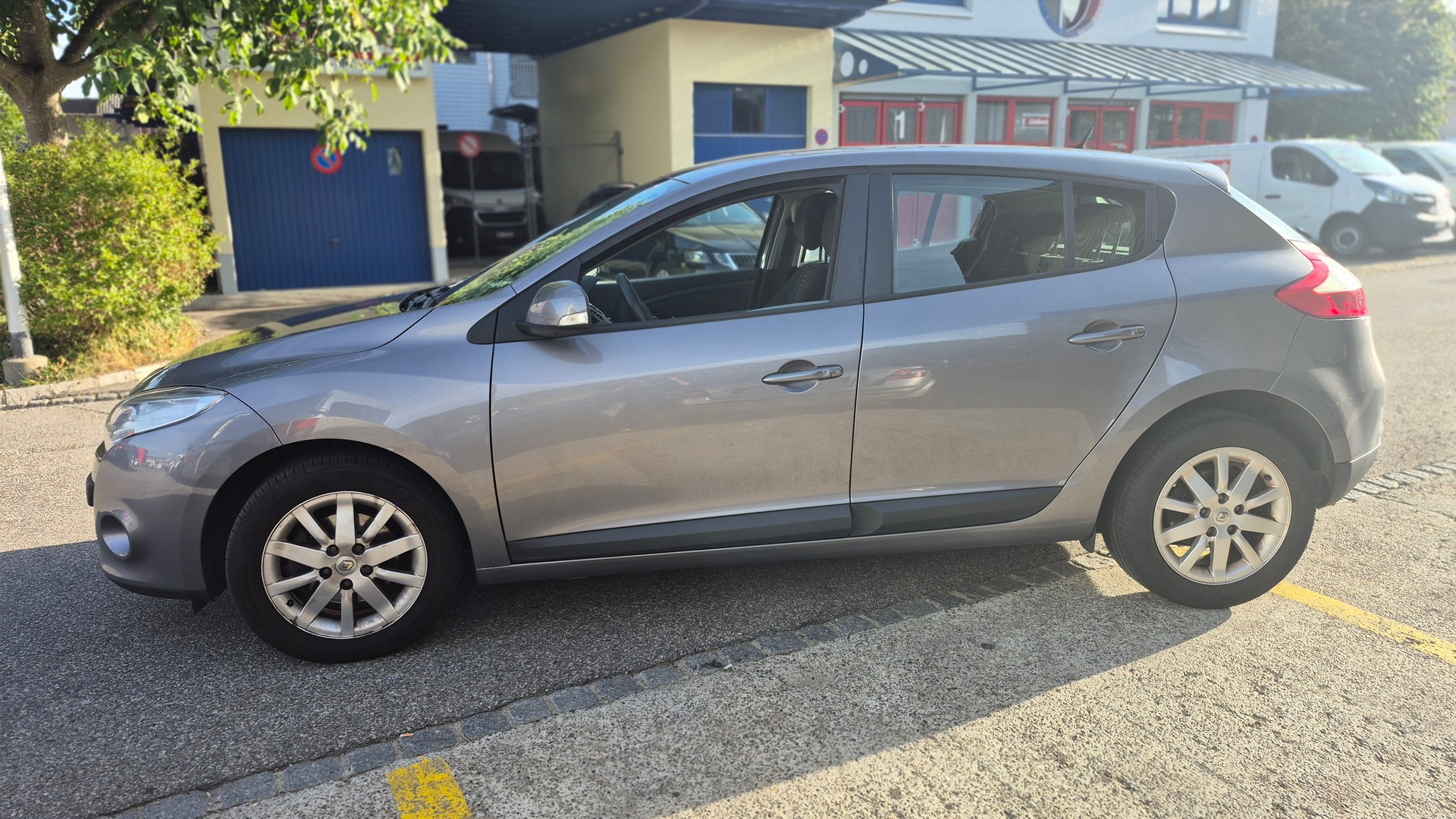 RENAULT Mégane 1.6 16V Expression-image-8