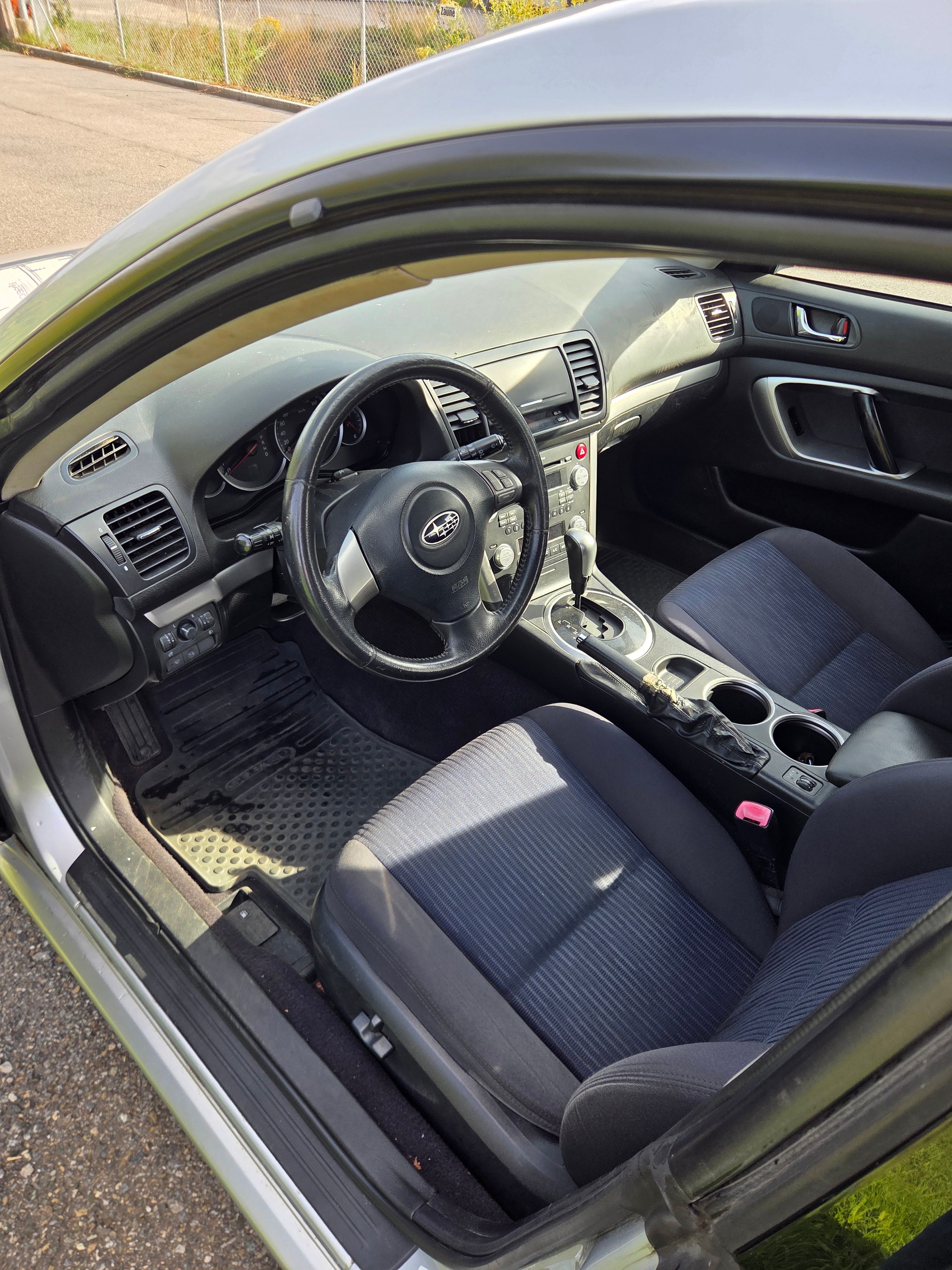 SUBARU Legacy 2.0R AWD Swiss-image-4