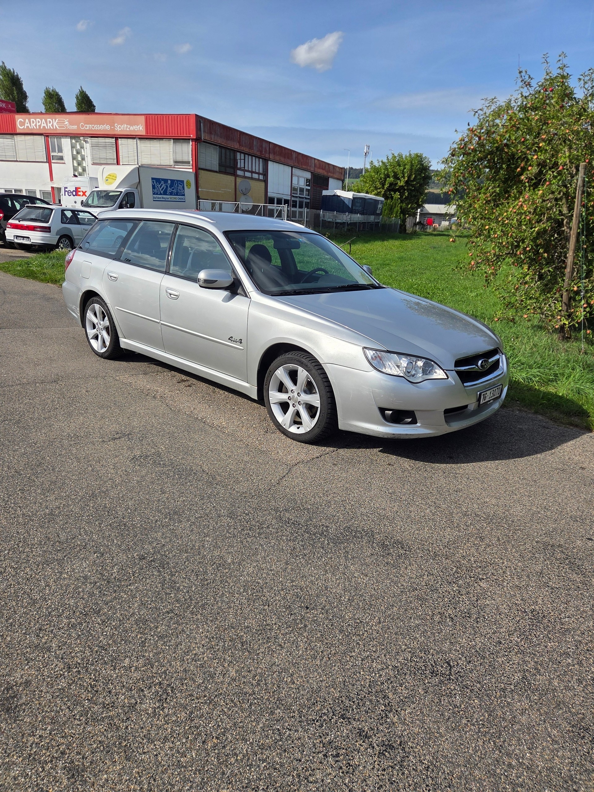 SUBARU Legacy 2.0R AWD Swiss-image-1