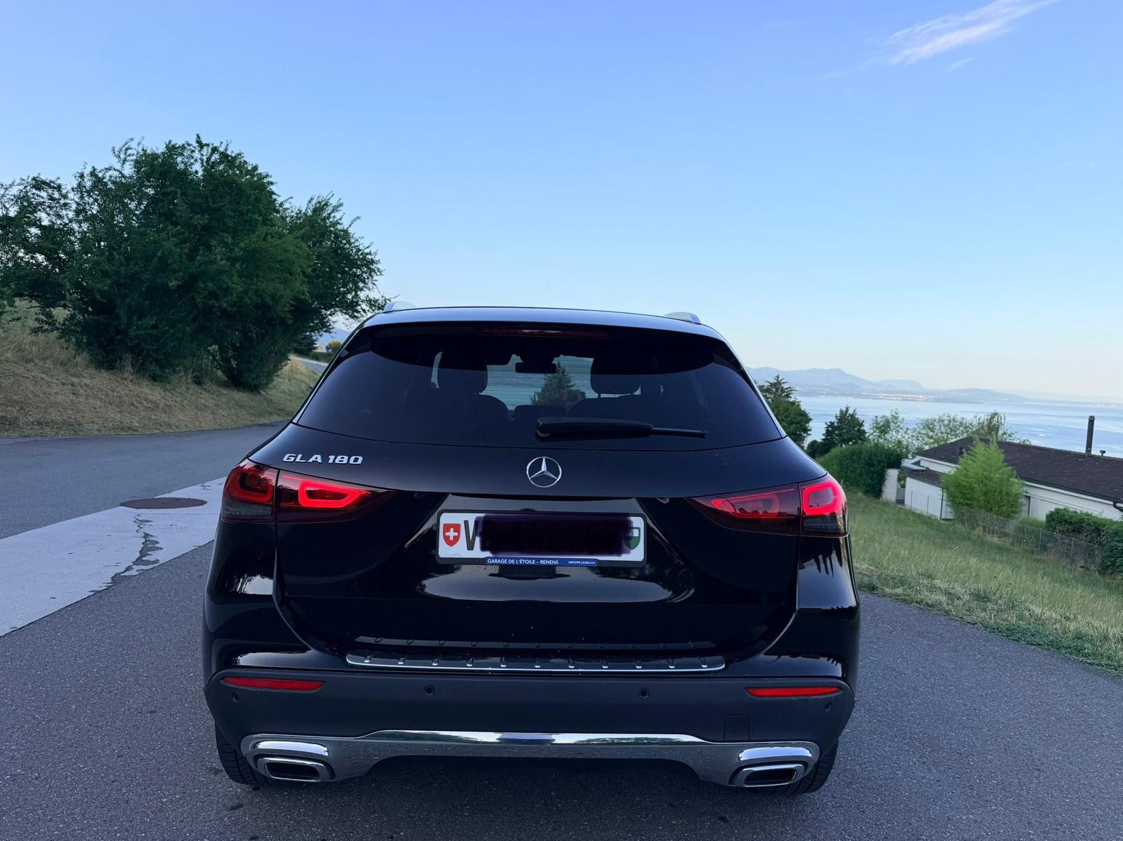 MERCEDES-BENZ GLA 180 Progressive-image-2