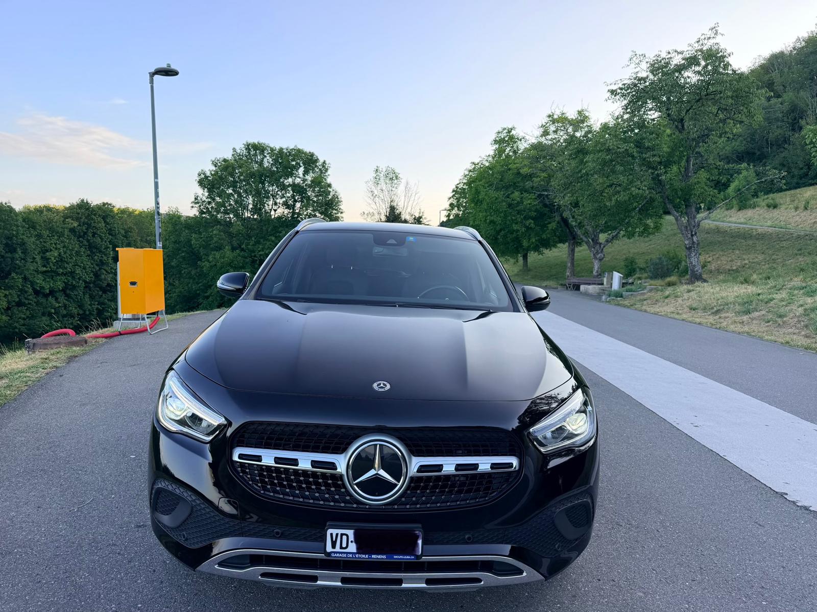 MERCEDES-BENZ GLA 180 Progressive-image-1