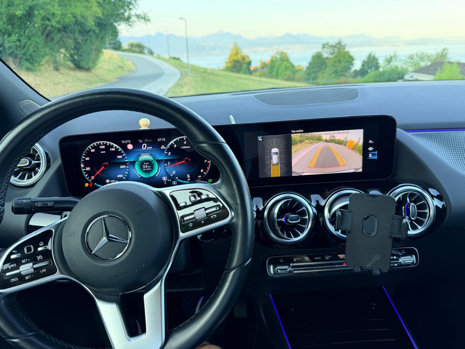 MERCEDES-BENZ GLA 180 Progressive-image-0