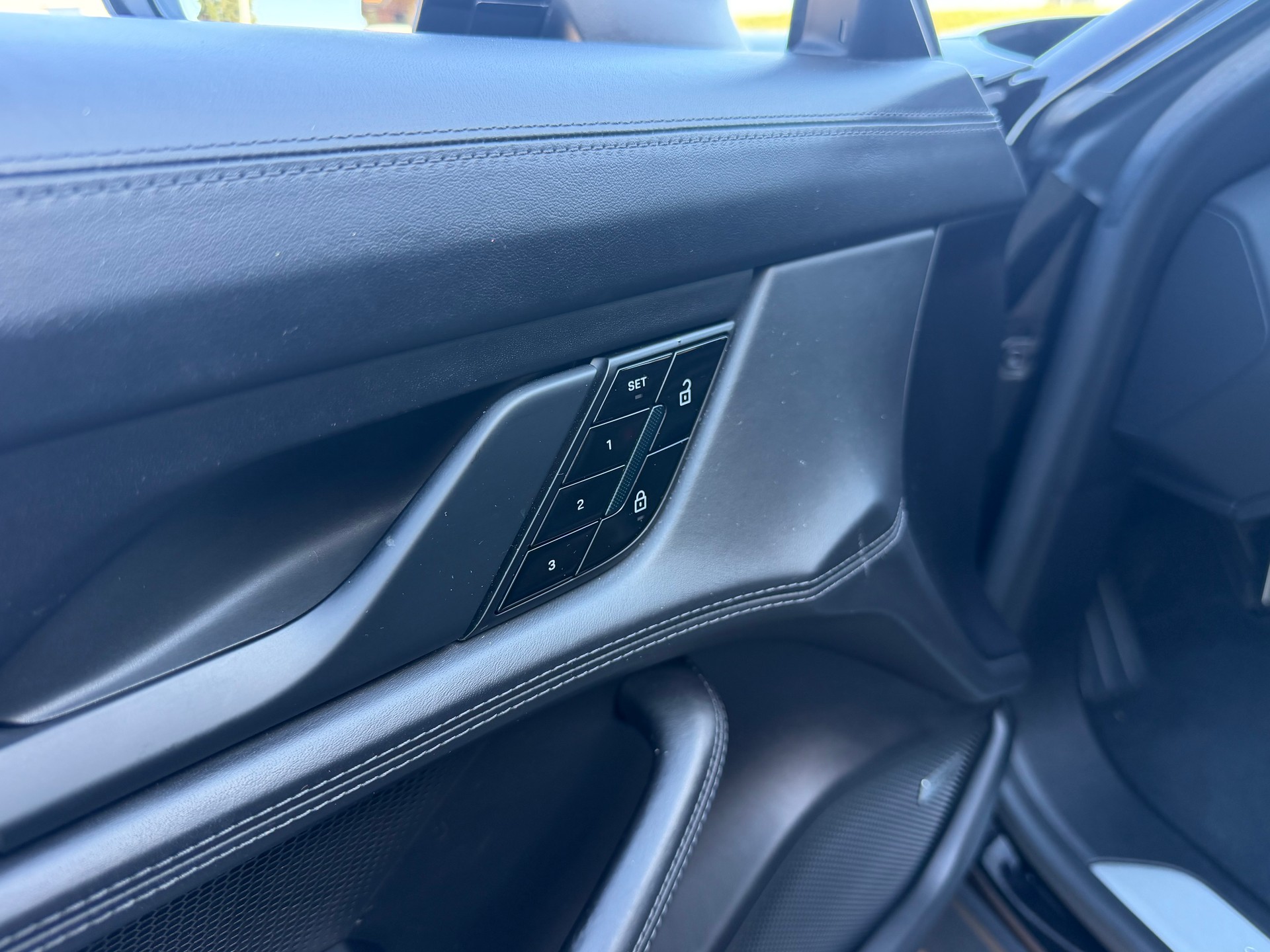 PORSCHE Taycan Turbo+++FRISCH AB MFK+++-image-14