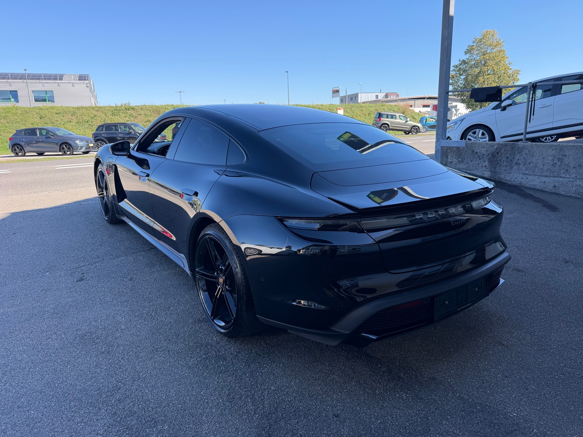 PORSCHE Taycan Turbo+++FRISCH AB MFK+++-image-1