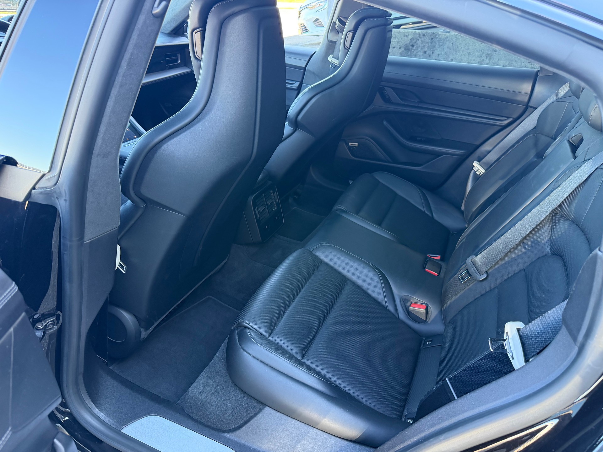 PORSCHE Taycan Turbo+++FRISCH AB MFK+++-image-17