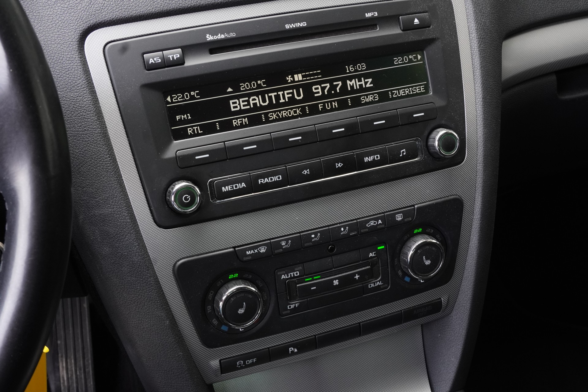 SKODA Octavia Combi 1.8 TSI Elegance 4x4-image-11
