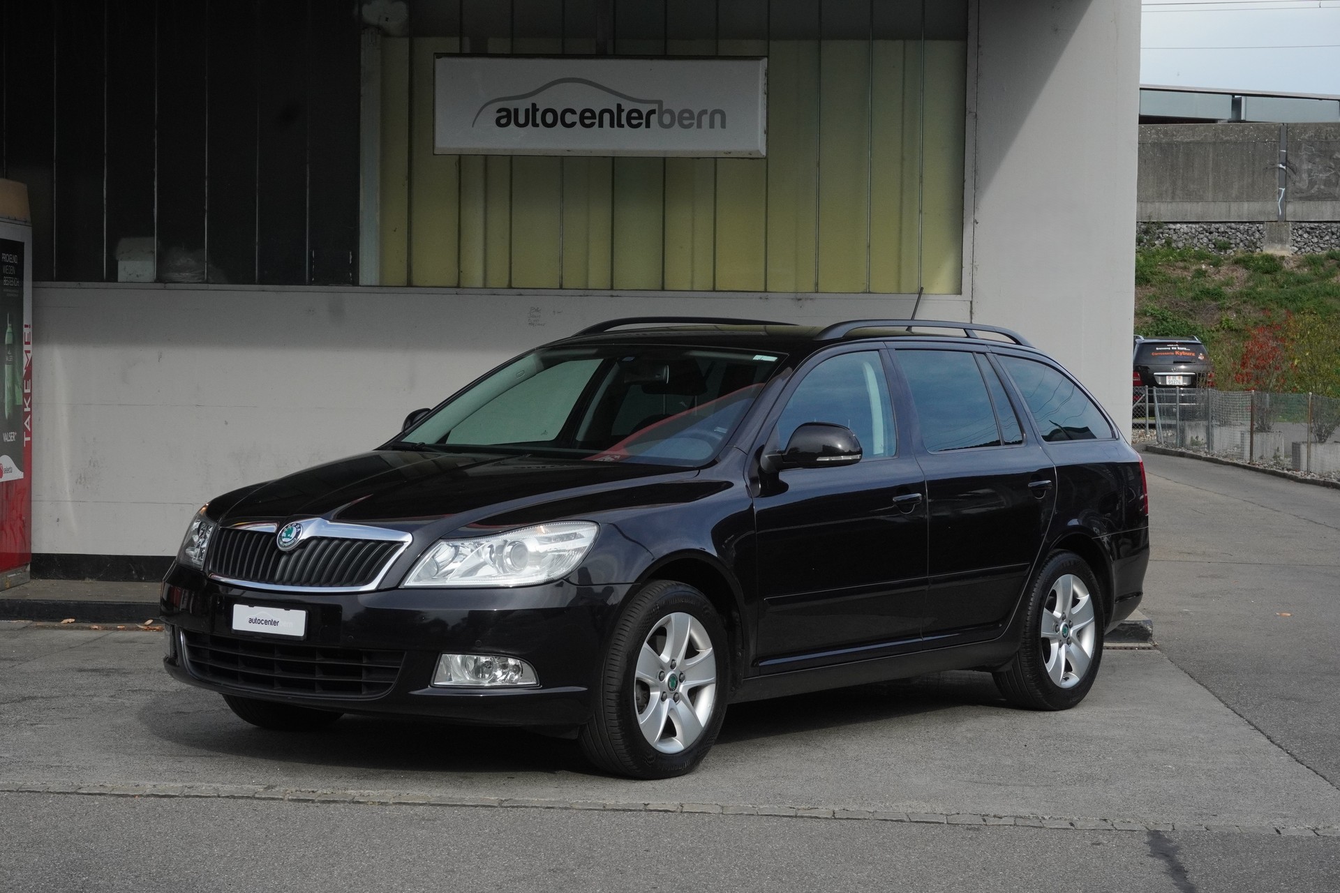 SKODA Octavia Combi 1.8 TSI Elegance 4x4-image-0