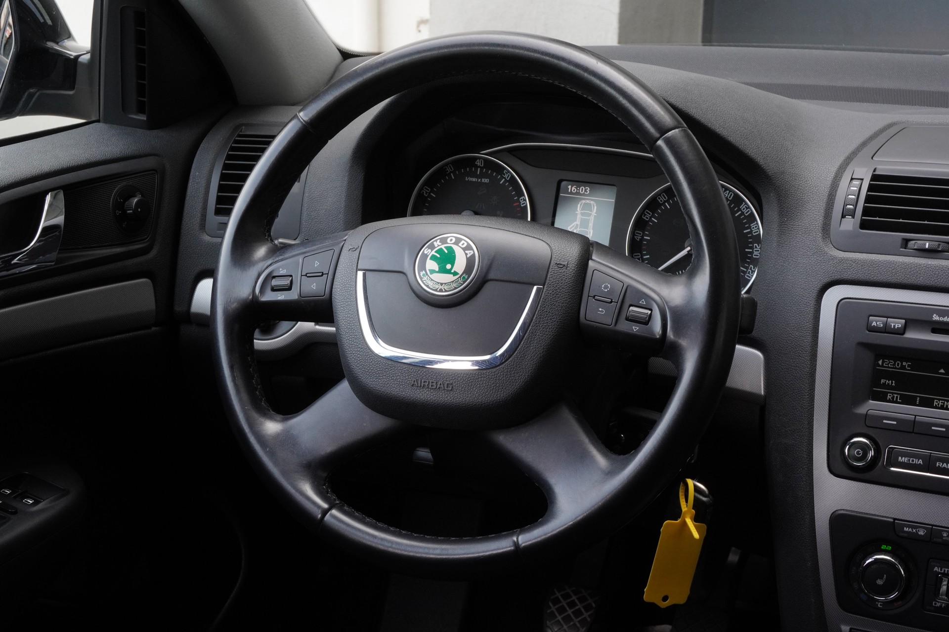 SKODA Octavia Combi 1.8 TSI Elegance 4x4-image-9