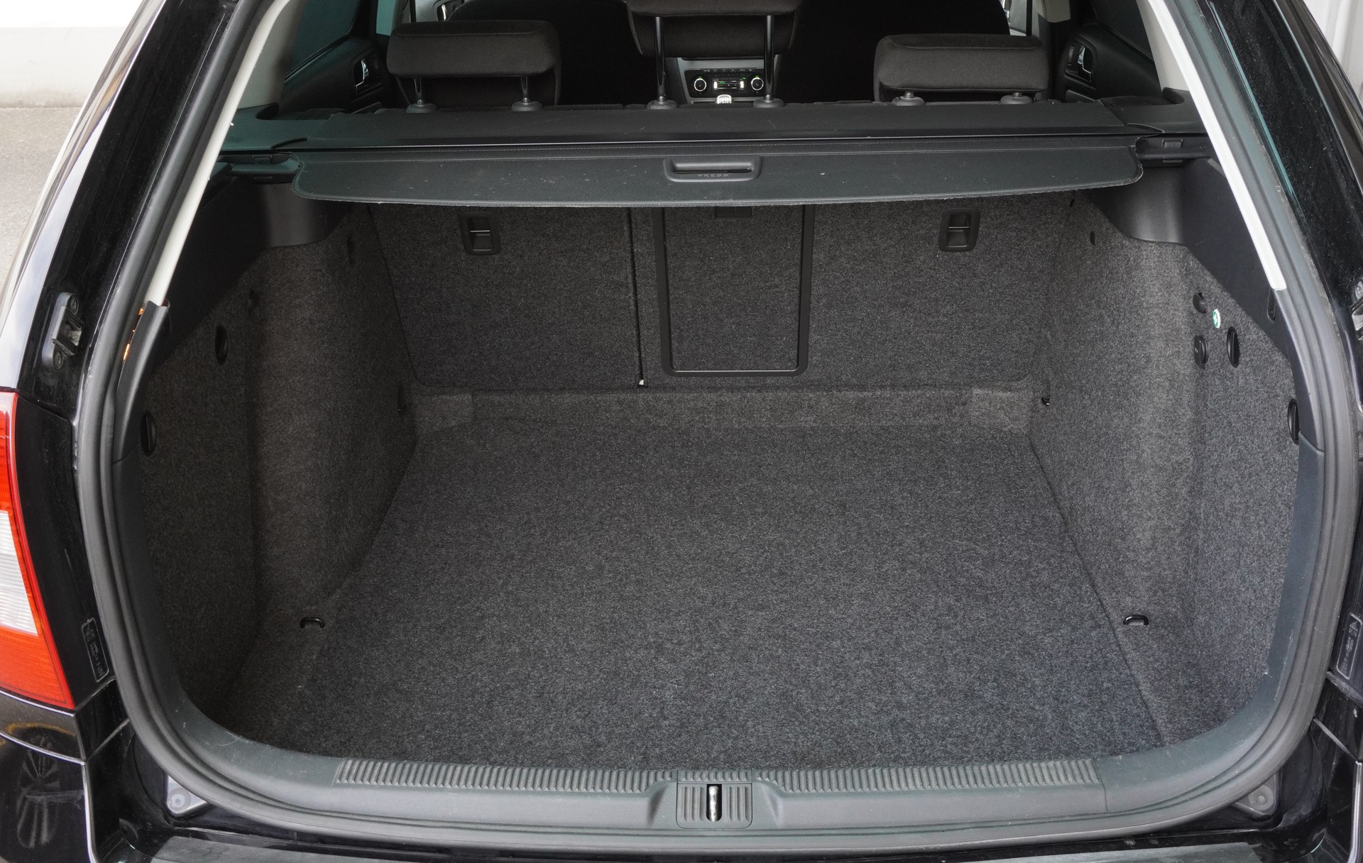 SKODA Octavia Combi 1.8 TSI Elegance 4x4-image-15