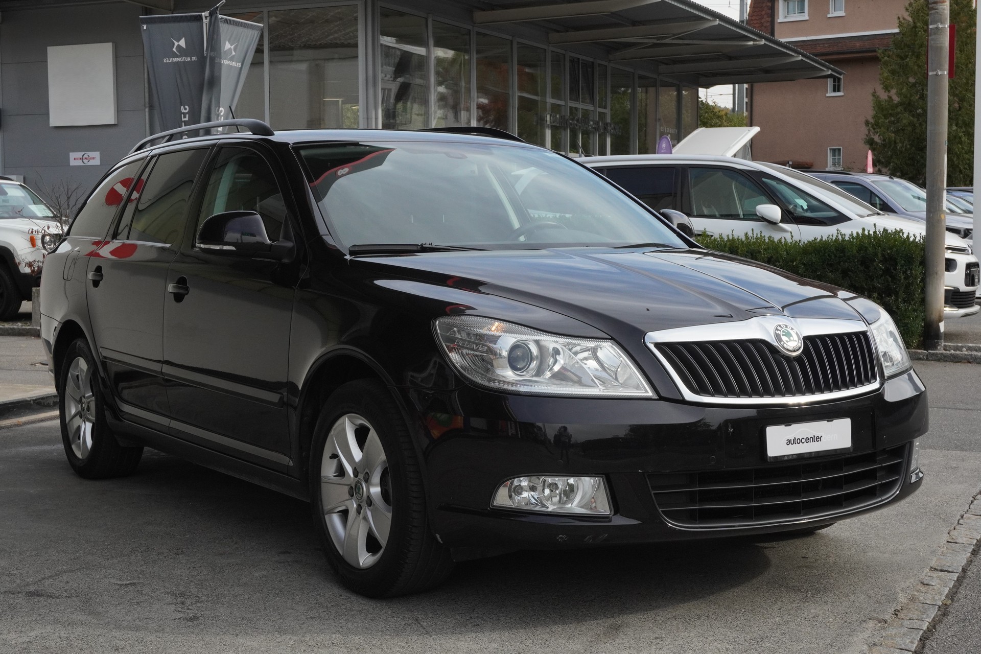 SKODA Octavia Combi 1.8 TSI Elegance 4x4-image-3