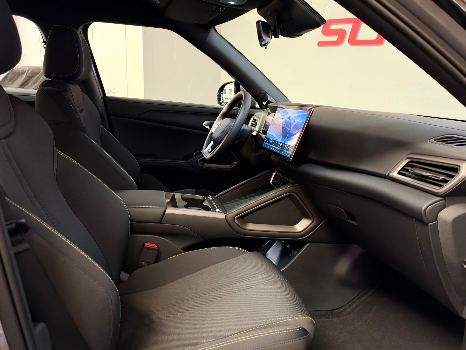 BYD Atto 2 DM-i Active-image-18