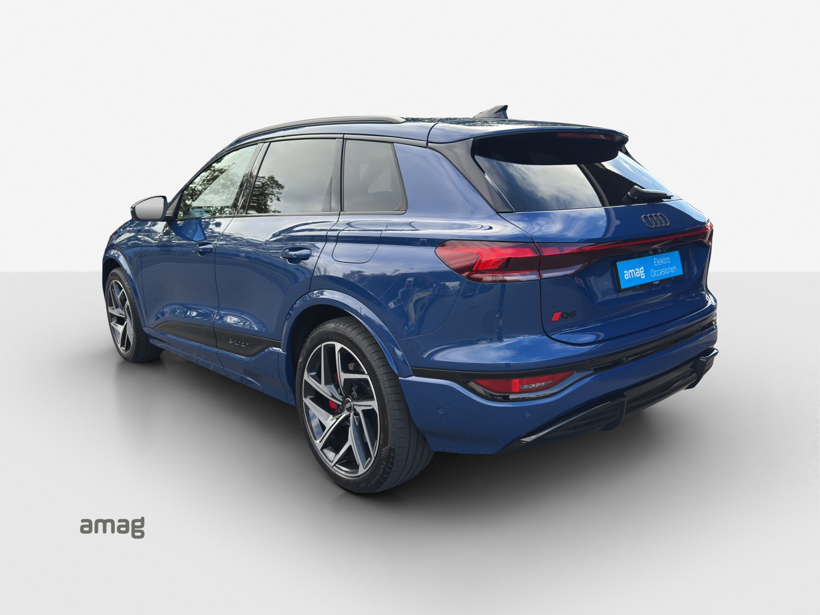 AUDI Q6 e-tron quattro-image-2