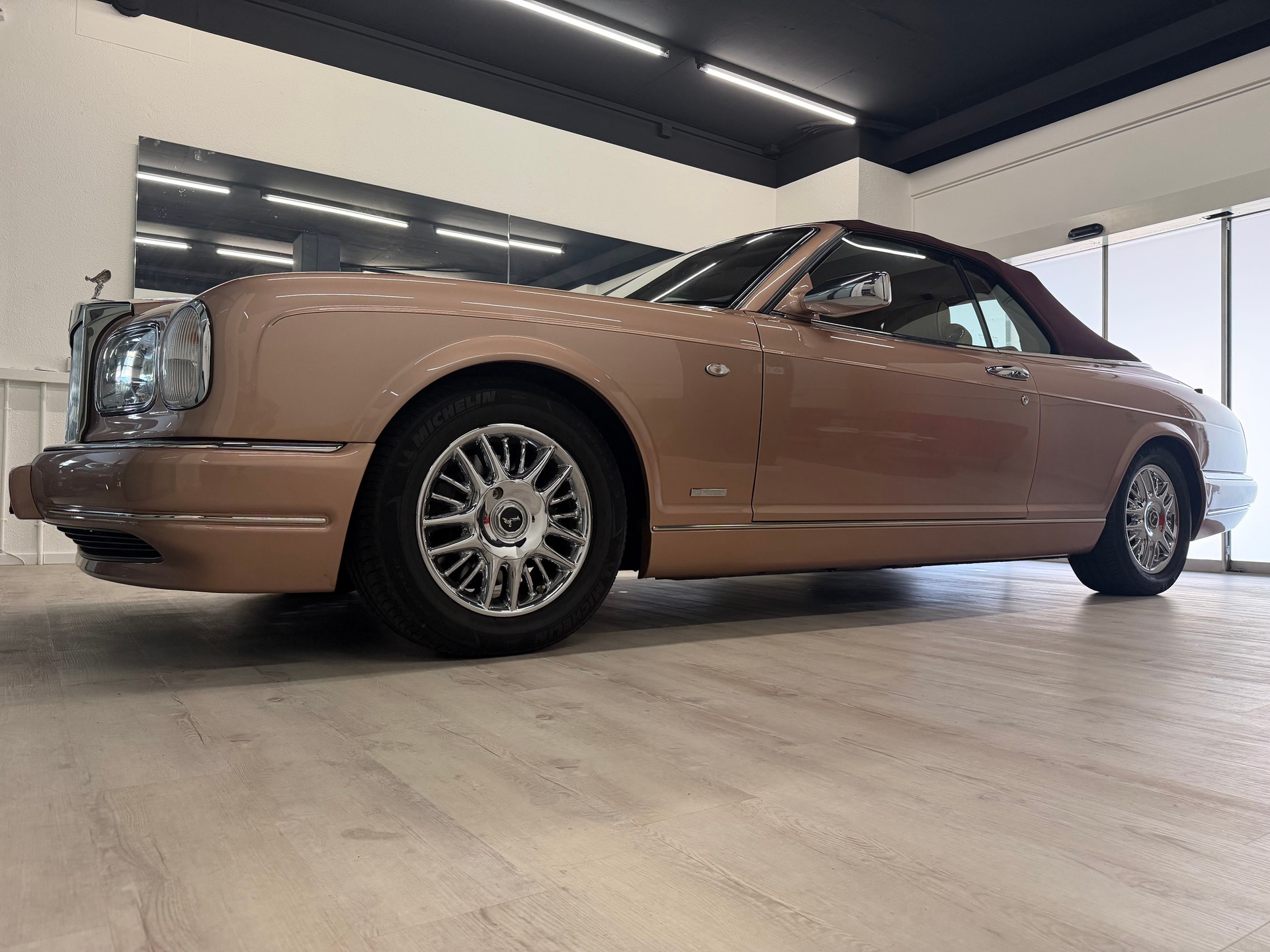ROLLS-ROYCE Corniche Last of Line-showroom-element-2