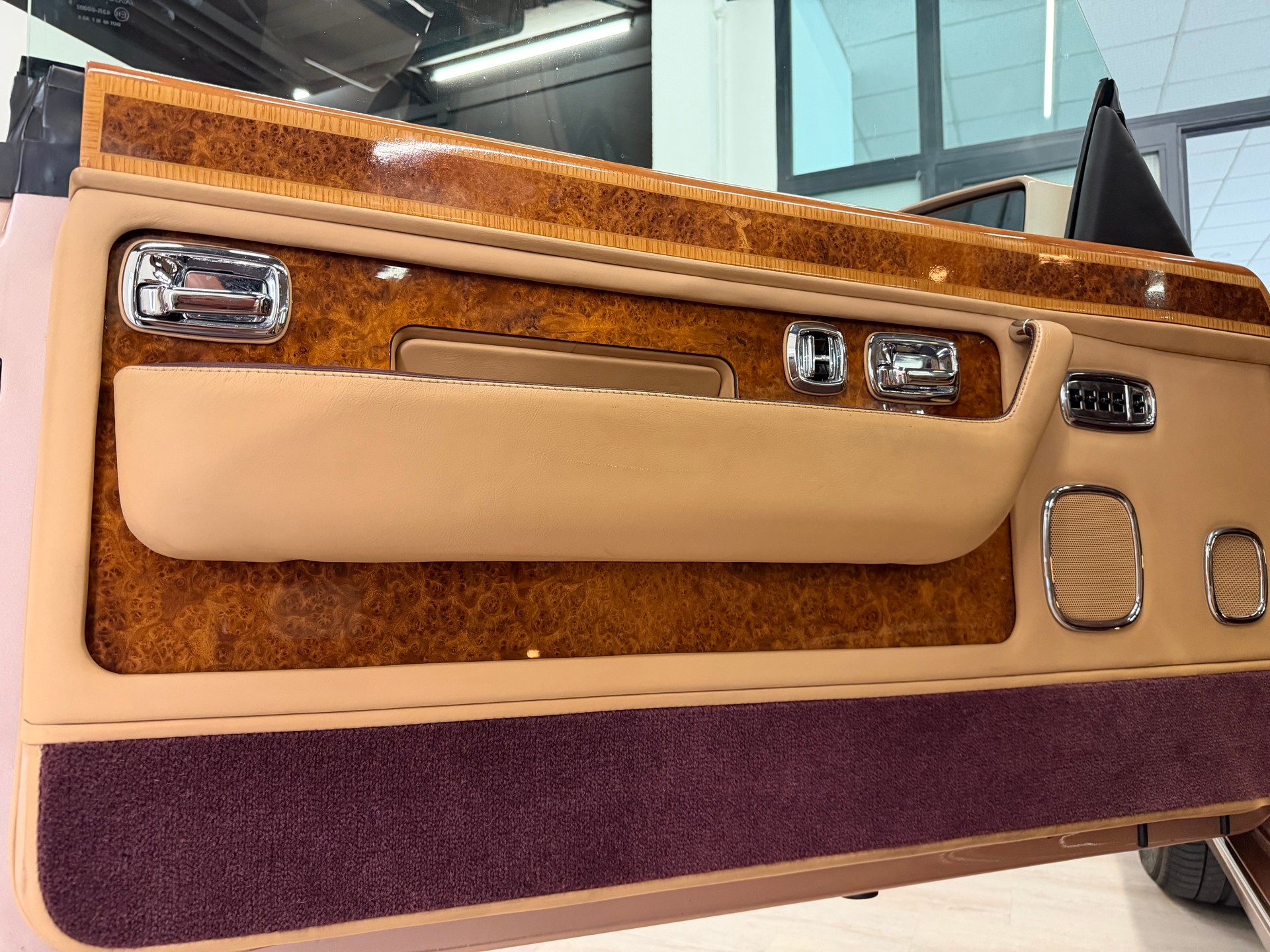 ROLLS-ROYCE Corniche Last of Line-image-11
