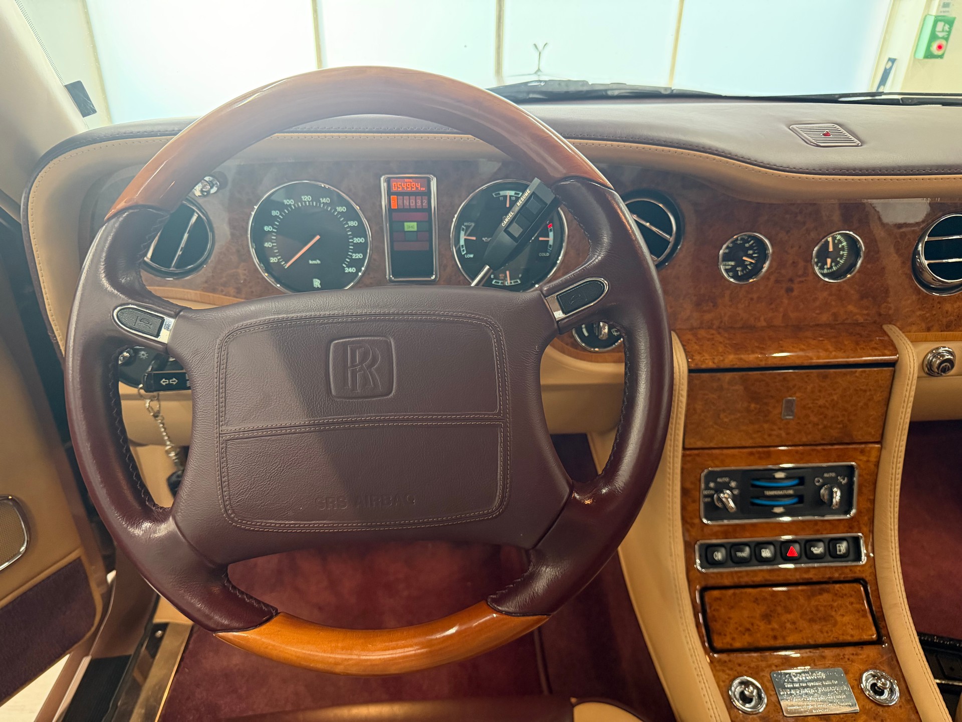 ROLLS-ROYCE Corniche Last of Line-image-29