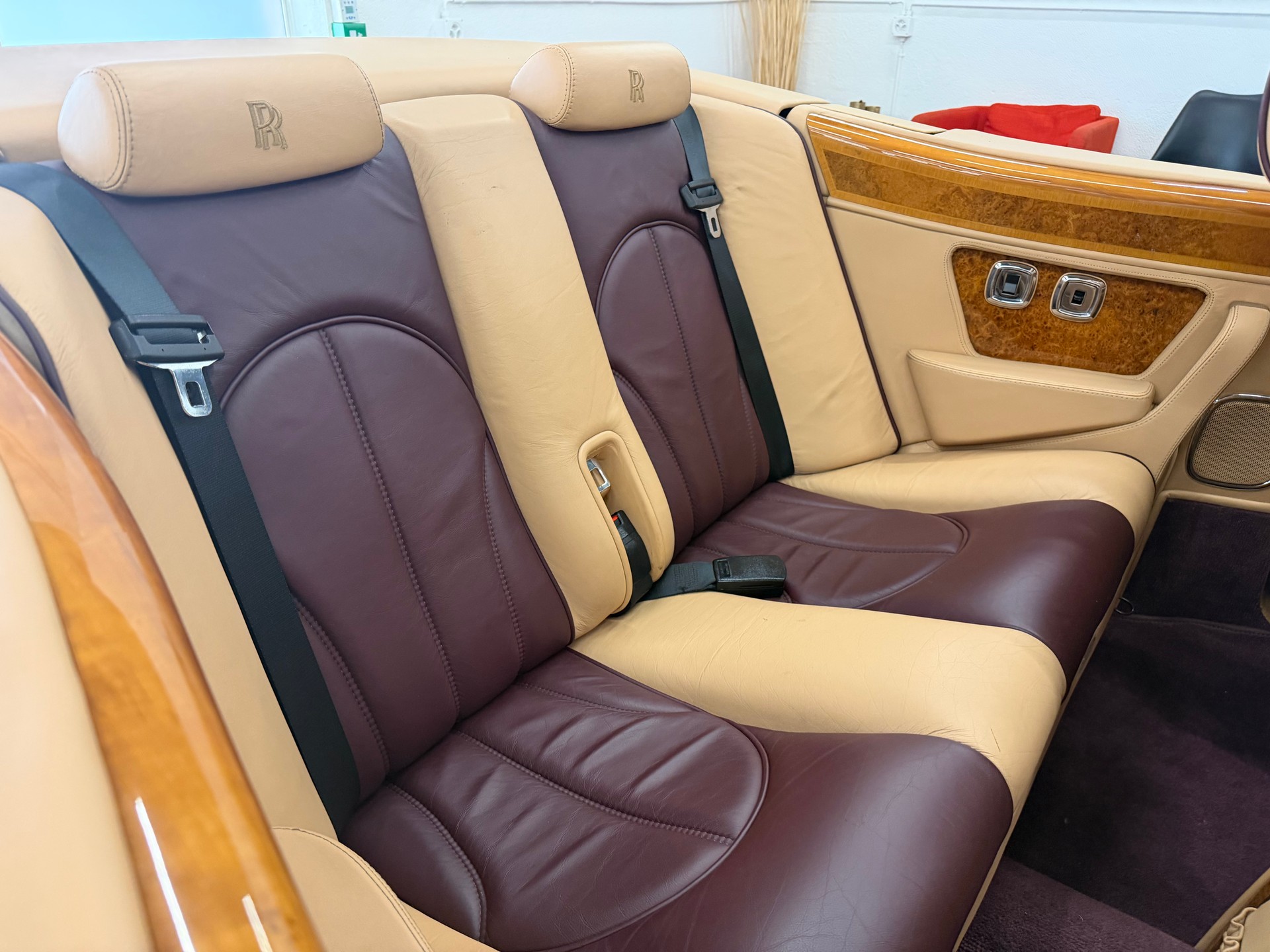 ROLLS-ROYCE Corniche Last of Line-image-17