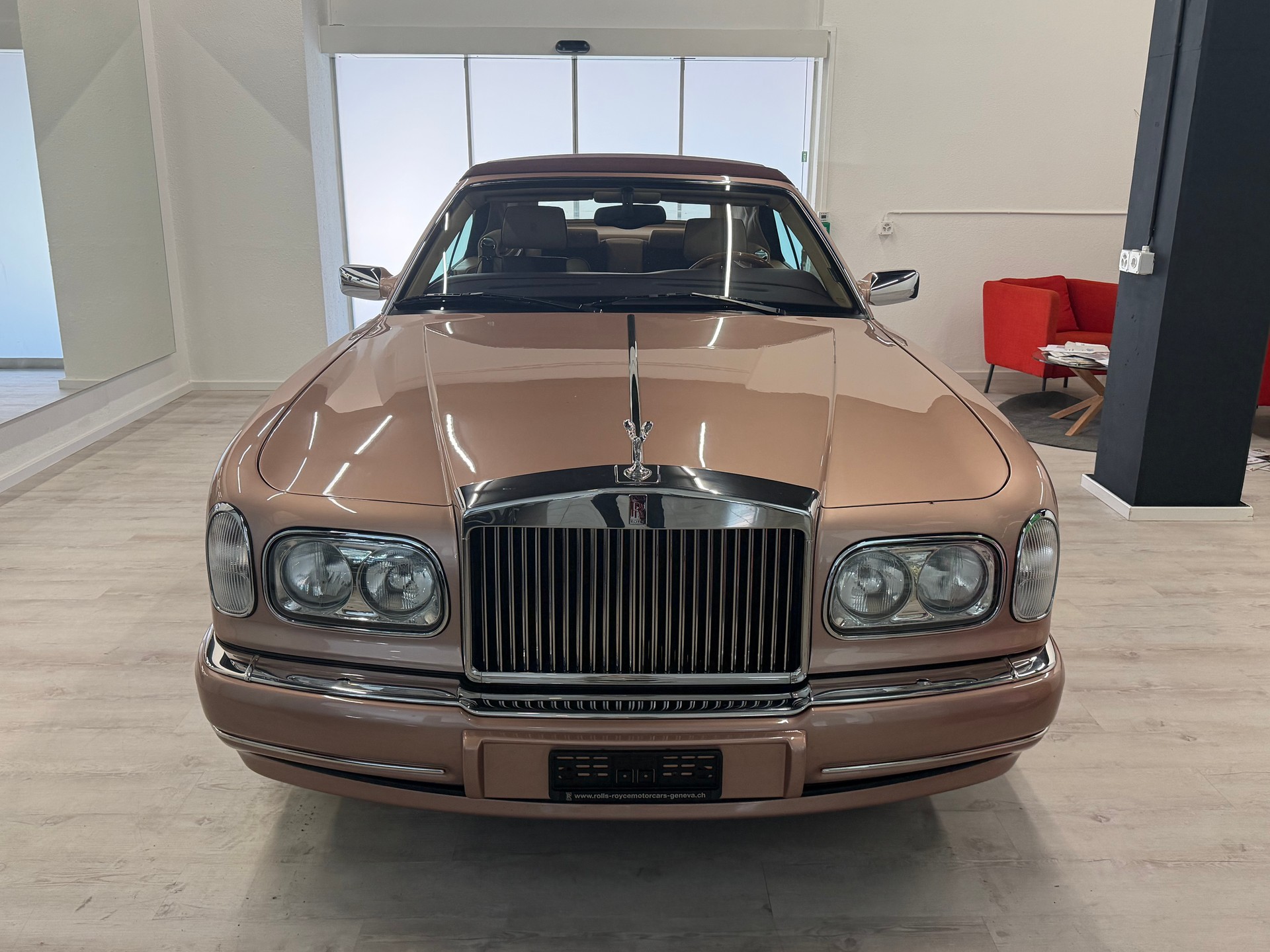 ROLLS-ROYCE Corniche Last of Line-showroom-element-1