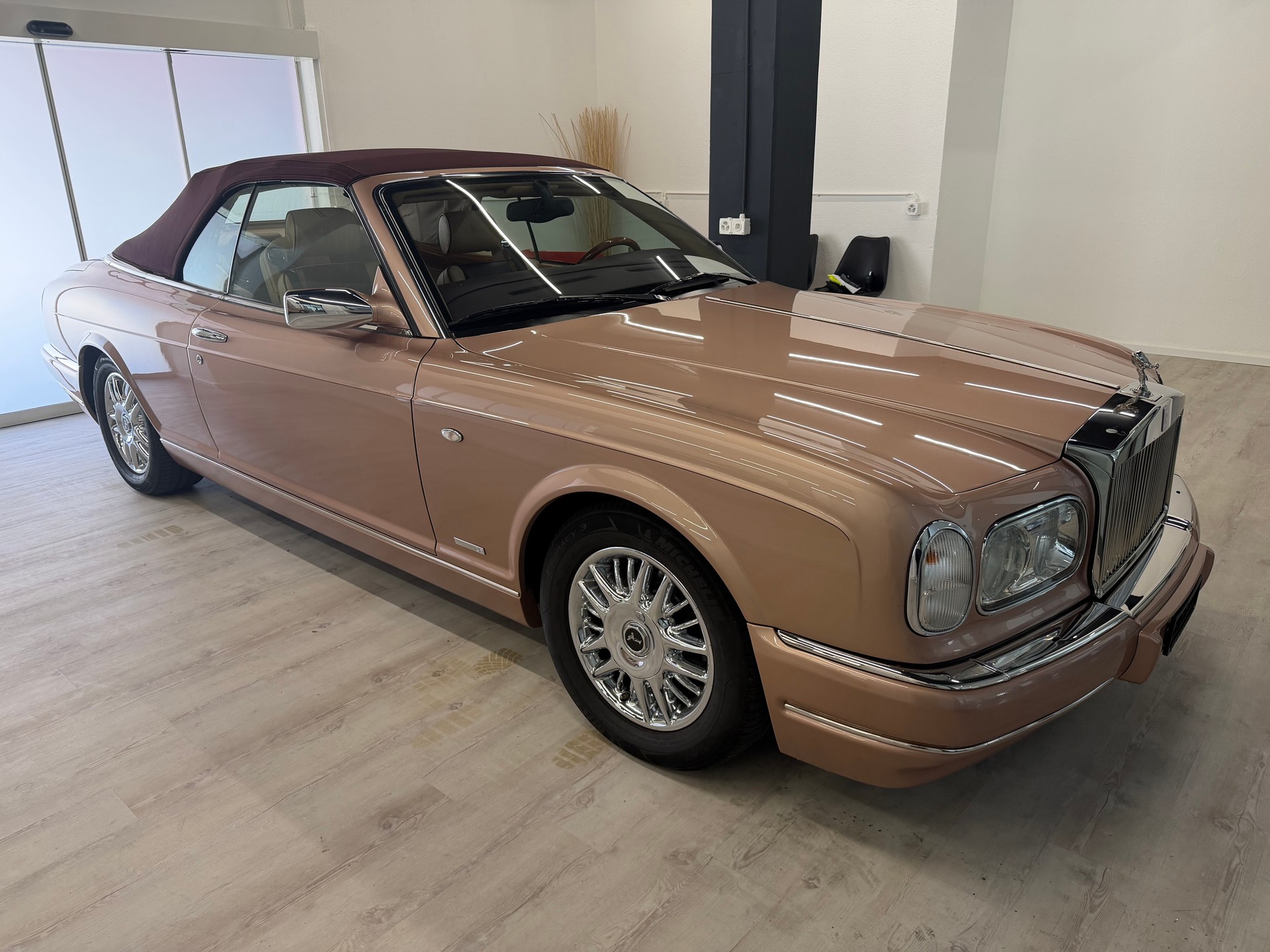 ROLLS-ROYCE Corniche Last of Line-showroom-element-3