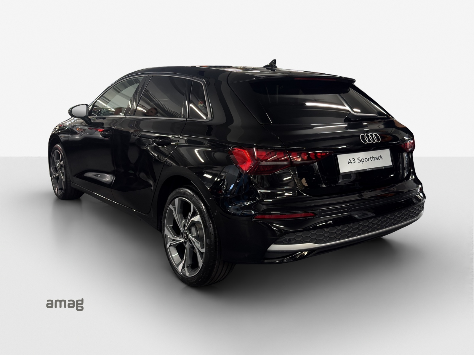 AUDI A3 Sportback TFSI 110 kW Attraction S tronic-image-2