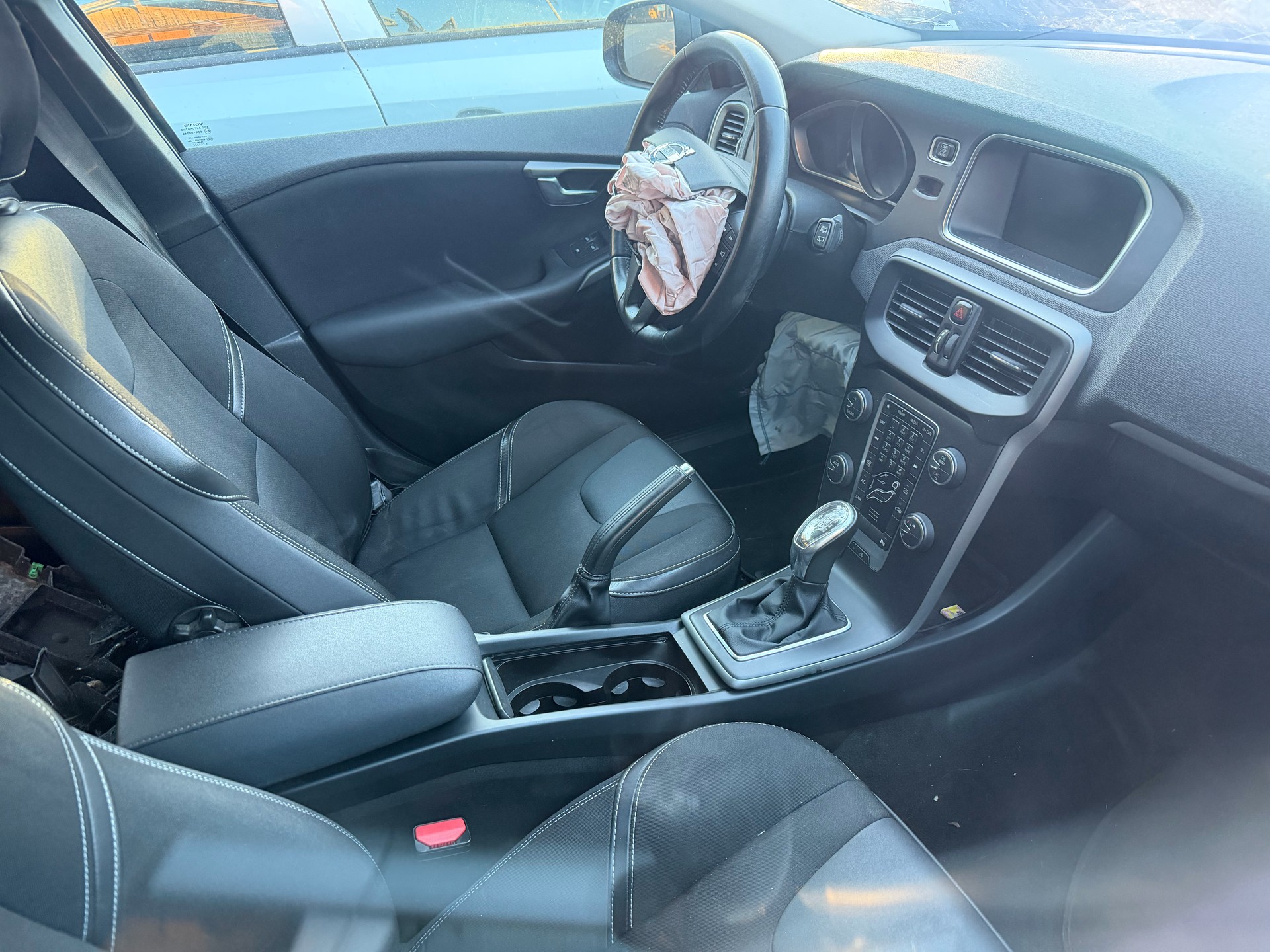 VOLVO V40 D4 Summum Geartronic-image-2