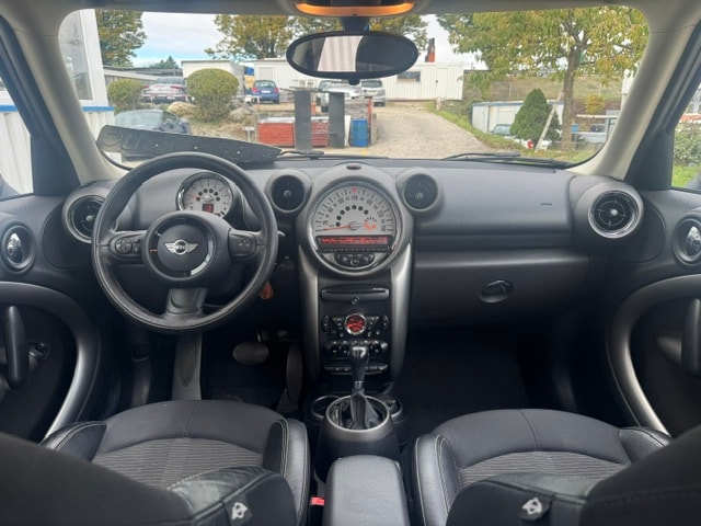 MINI 1.6i Cooper-image-6